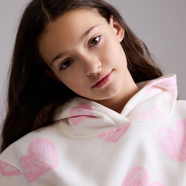 Check out our SWEATSHIRTS collection for GIRL! - RESERVED banner