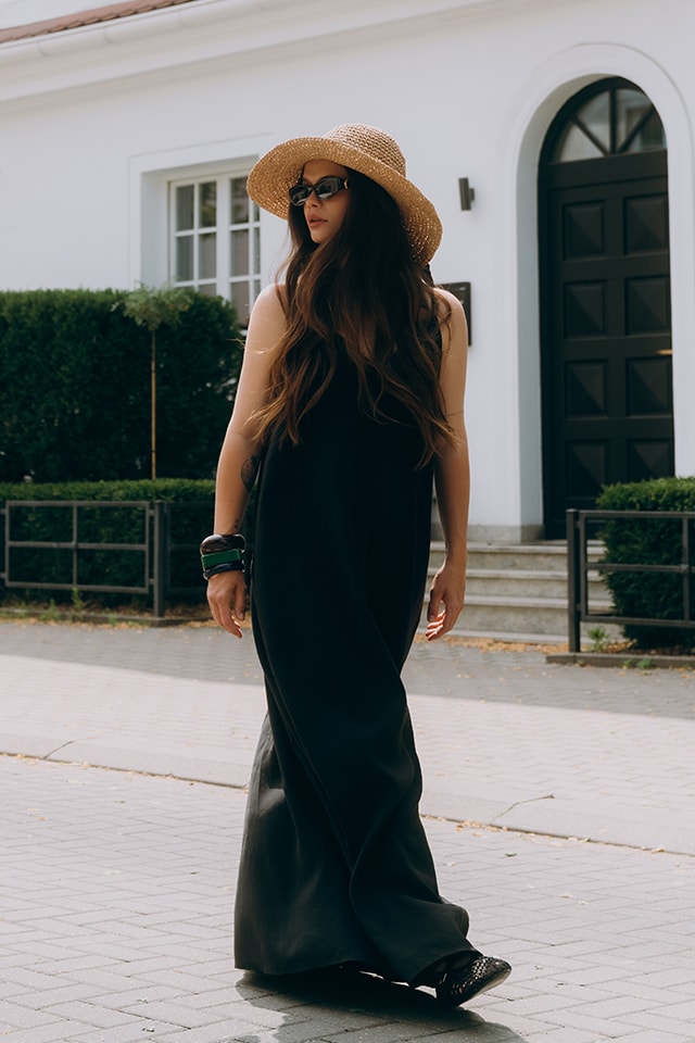Check out our SUMMER OUTFITS collection - RESERVED banner