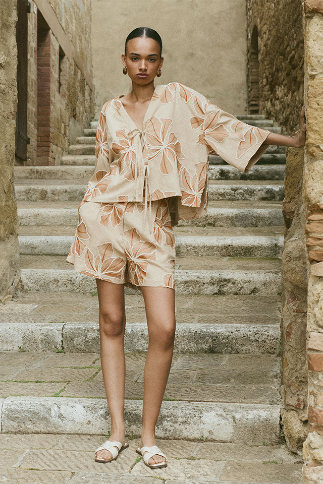 Check out our SUMMER OUTFITS collection - RESERVED banner