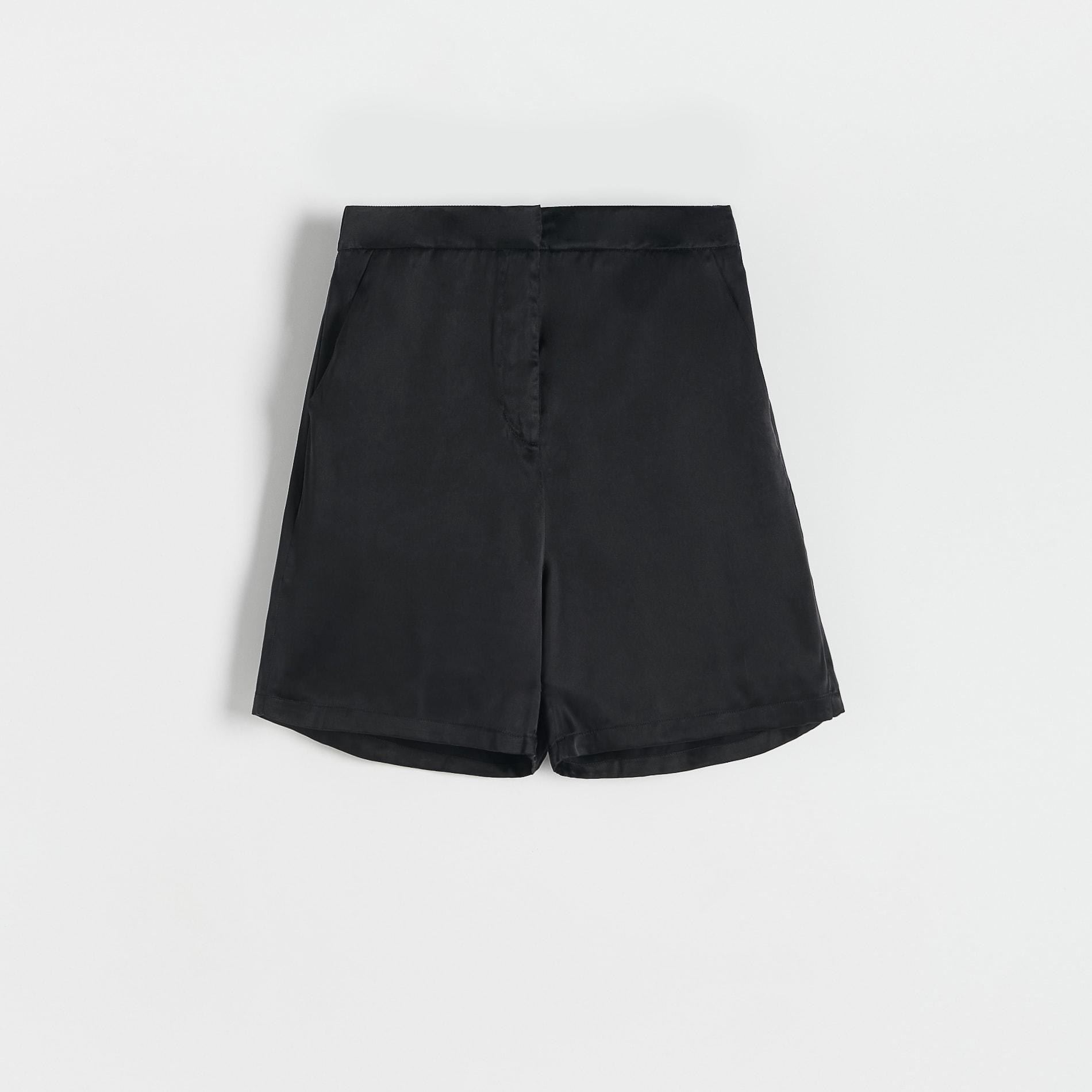 E-shop Reserved - Kostýmové šortky - Čierna