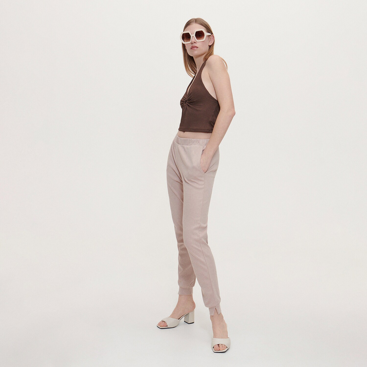 Reserved – Pantaloni jogger din bumbac – Bej bej imagine noua 2022