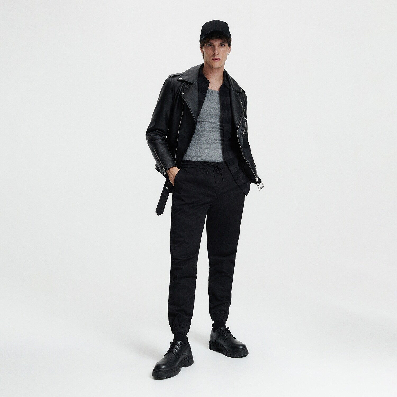 Reserved – Pantaloni jogger cu talie elastică – Negru clothes imagine noua 2022