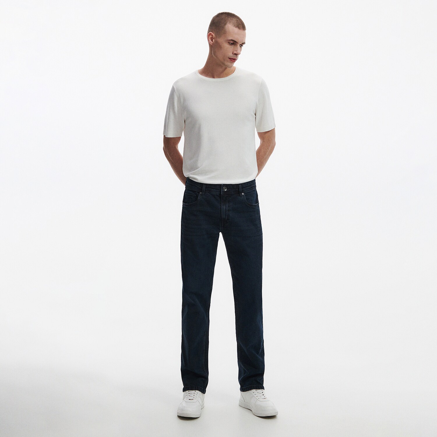 Reserved – Blugi regular fit – Bleumarin Bleumarin imagine noua gjx.ro