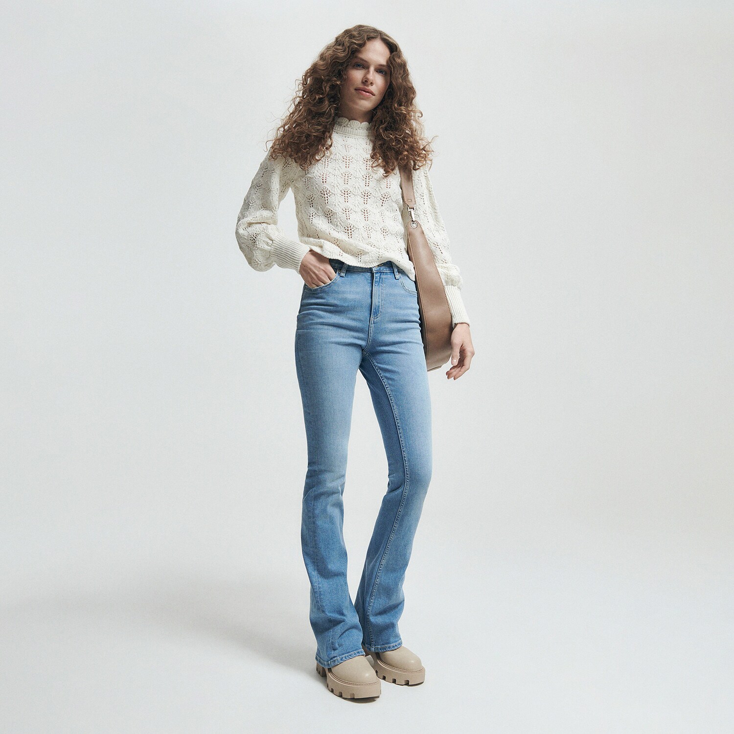 Reserved – Blugi flare high waist – Albastru Albastru imagine noua gjx.ro