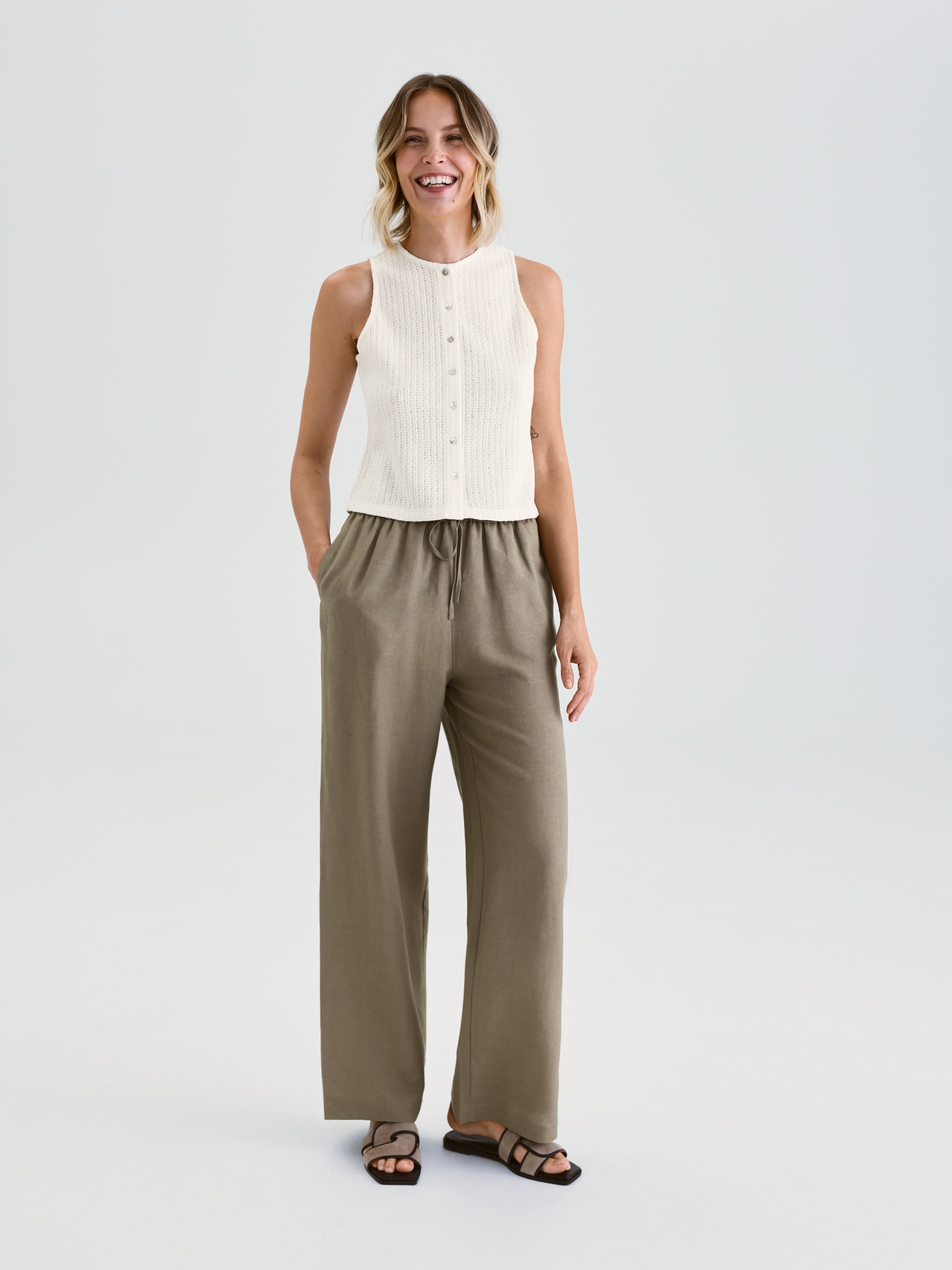 Reserved - LADIES` TROUSERS φωτογραφία