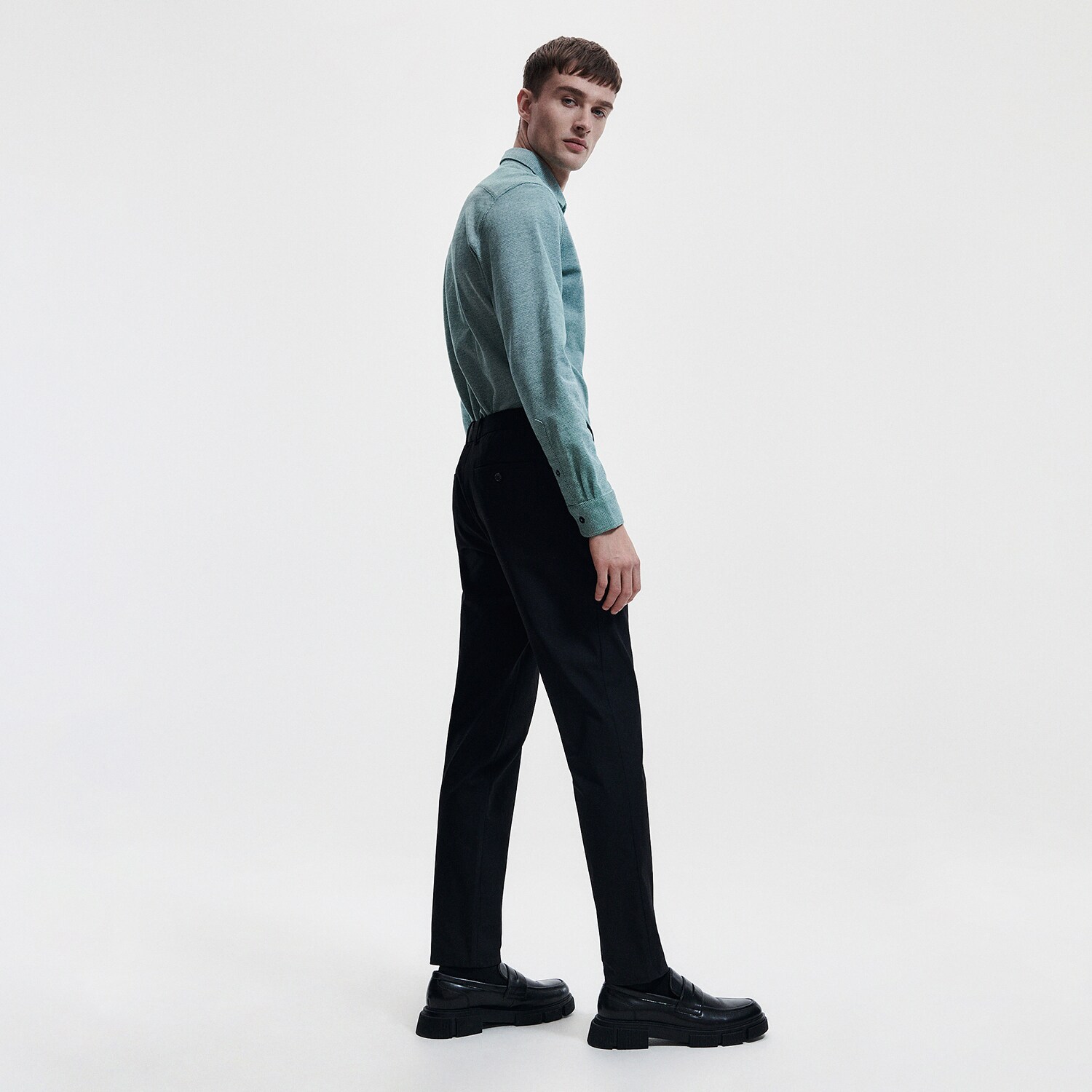 Reserved – Pantaloni chino cu conținut ridicat de bumbac – Negru bumbac imagine noua 2022