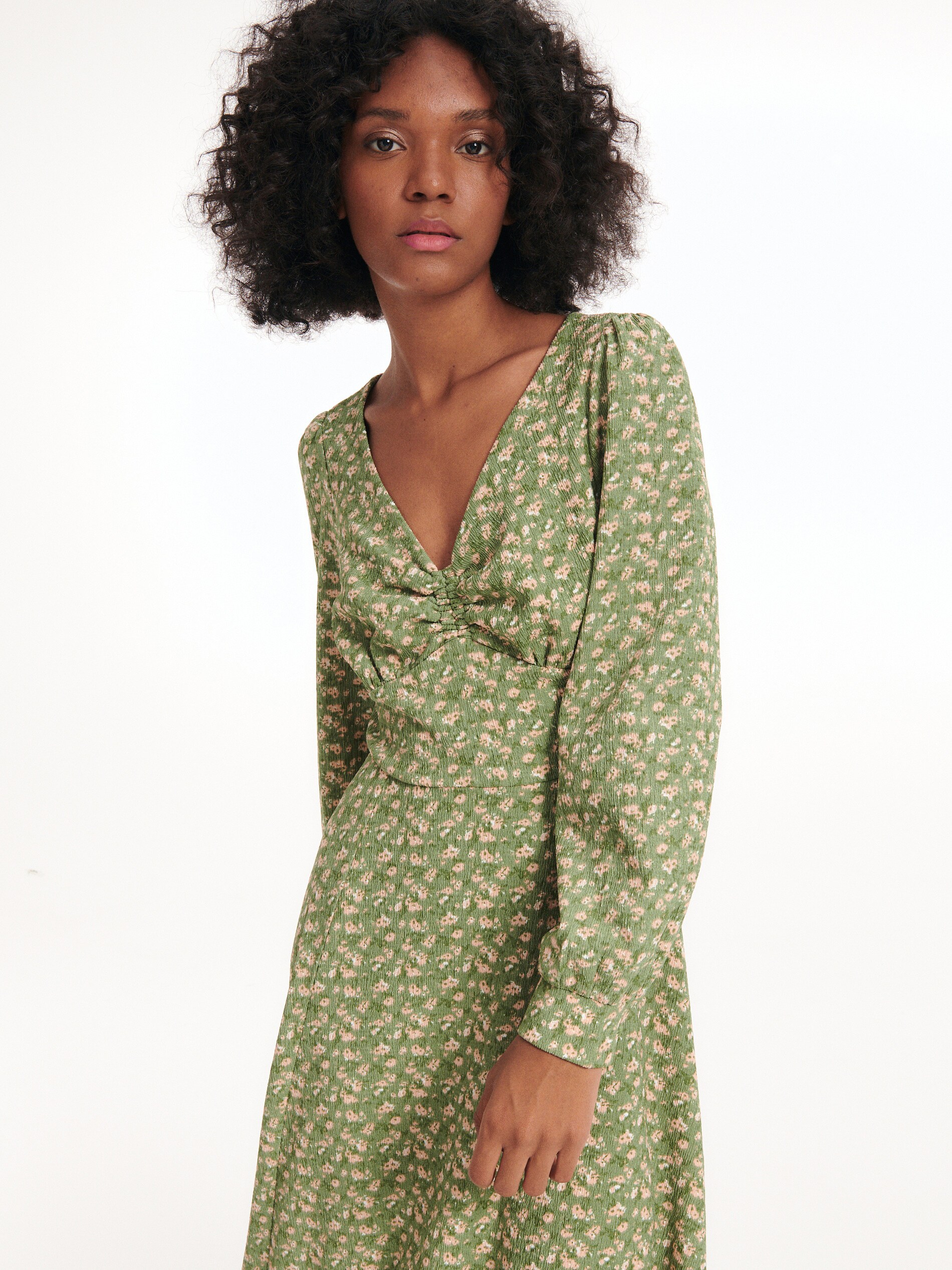 https://static.reserved.com/media/catalog/product/1/1/1136P-MLC-002-1-503273_2.jpg