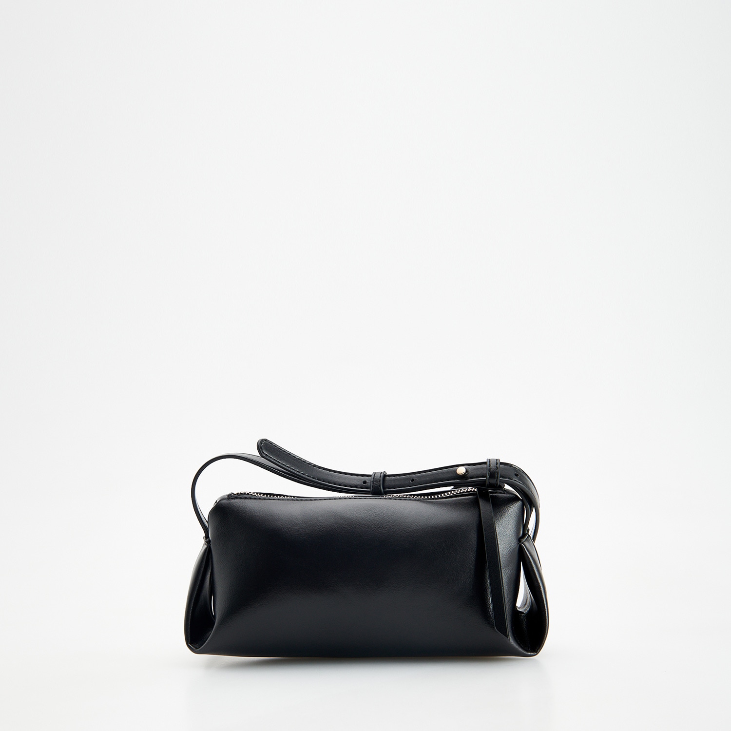 E-shop Reserved - Crossbody kabelka z imitácie kože - Čierna