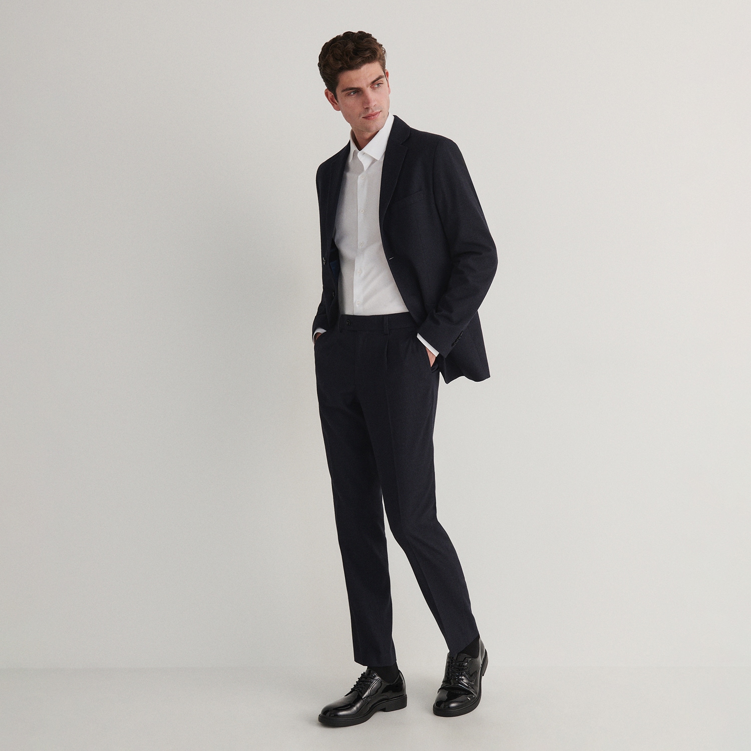E-shop Reserved - Slim trousers with pressed crease - Tmavomodrá