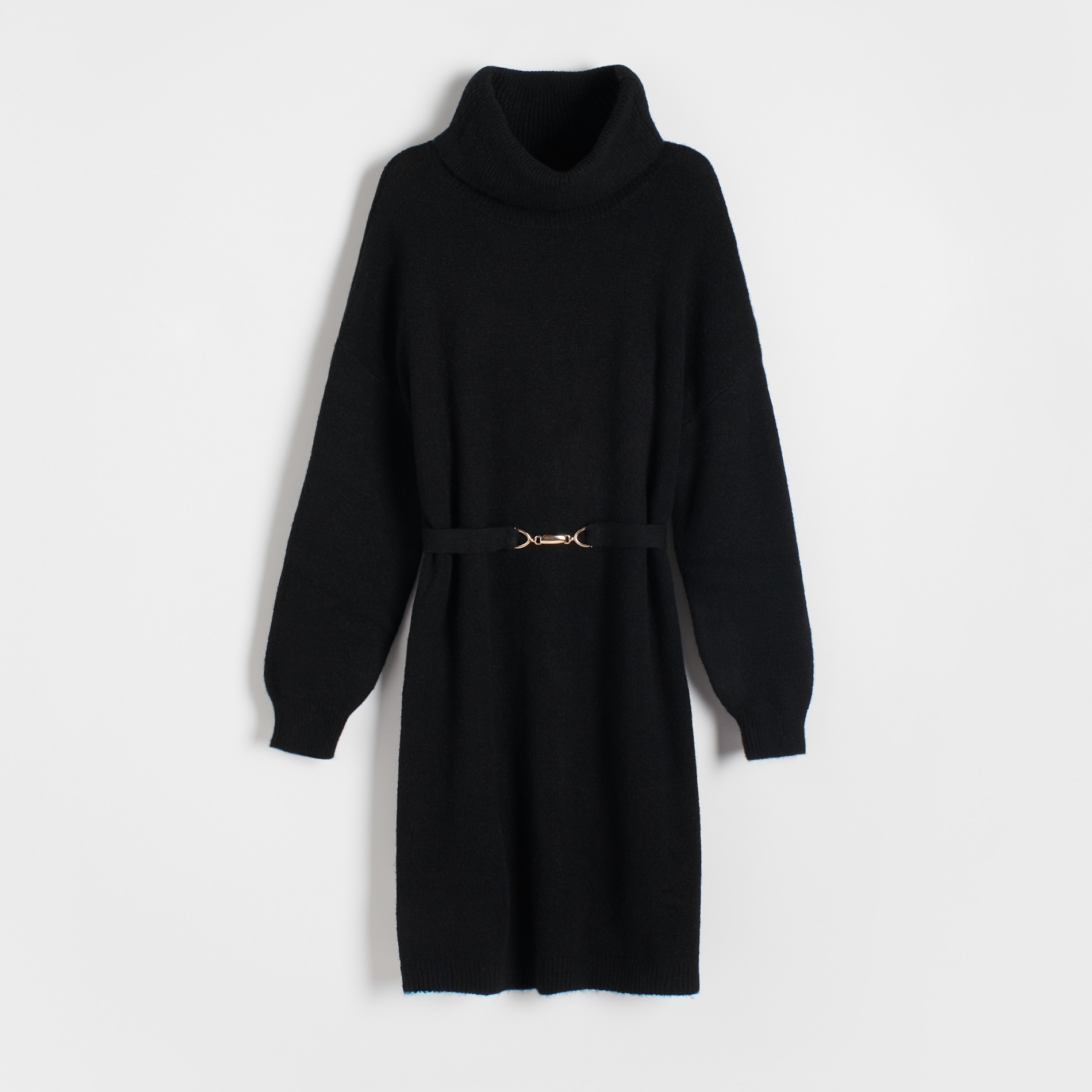 E-shop Reserved - Úpletové šaty s opaskom - Čierna