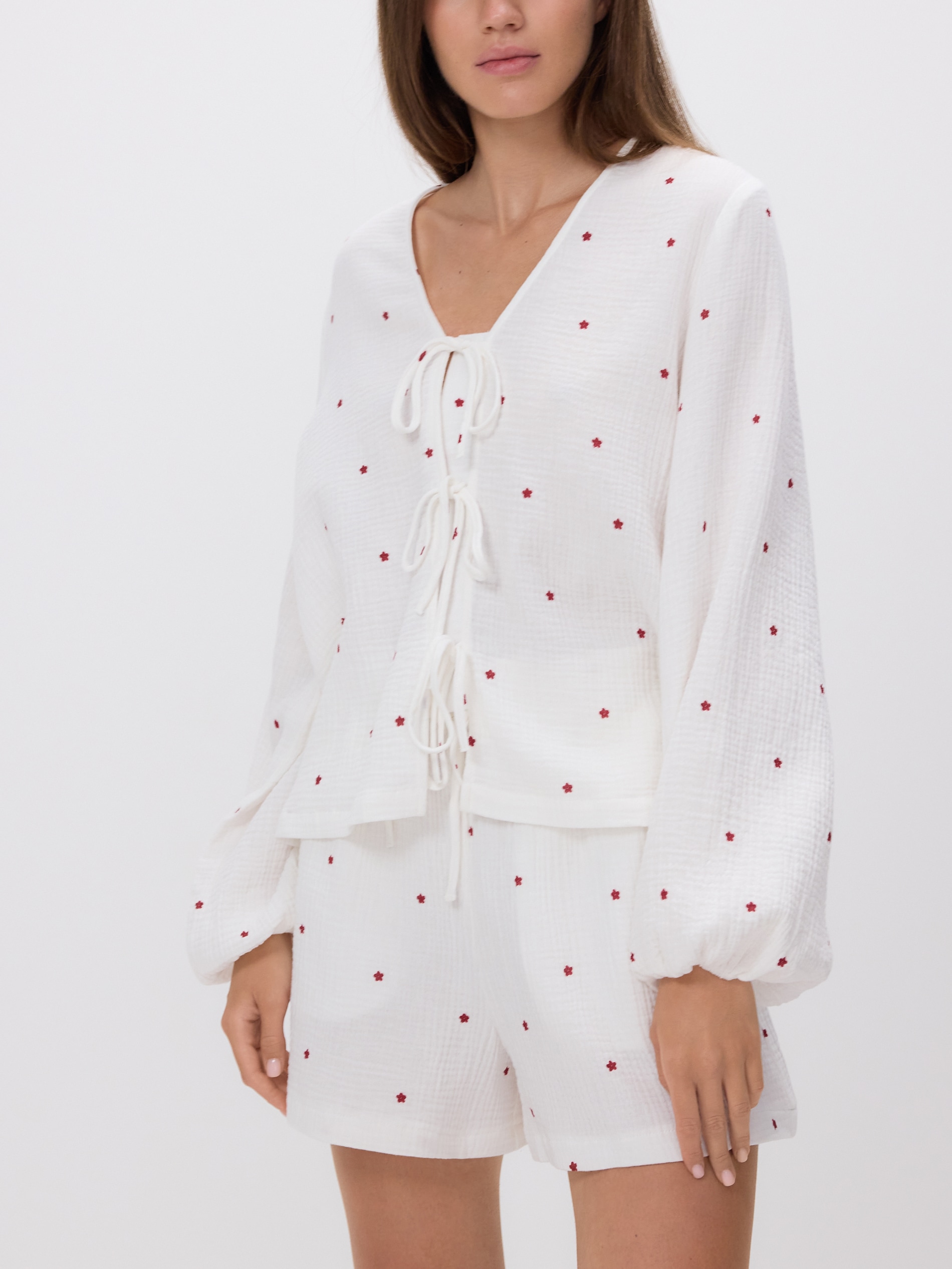 Reserved - Μπλούζα με φιόγκο μπροστά φωτογραφία