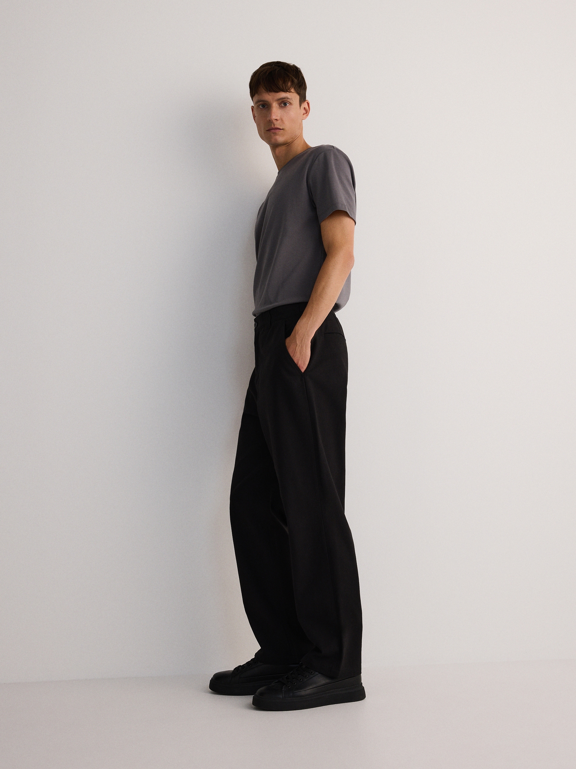 Reserved - Pantaloni straight fit con viscosa - nero