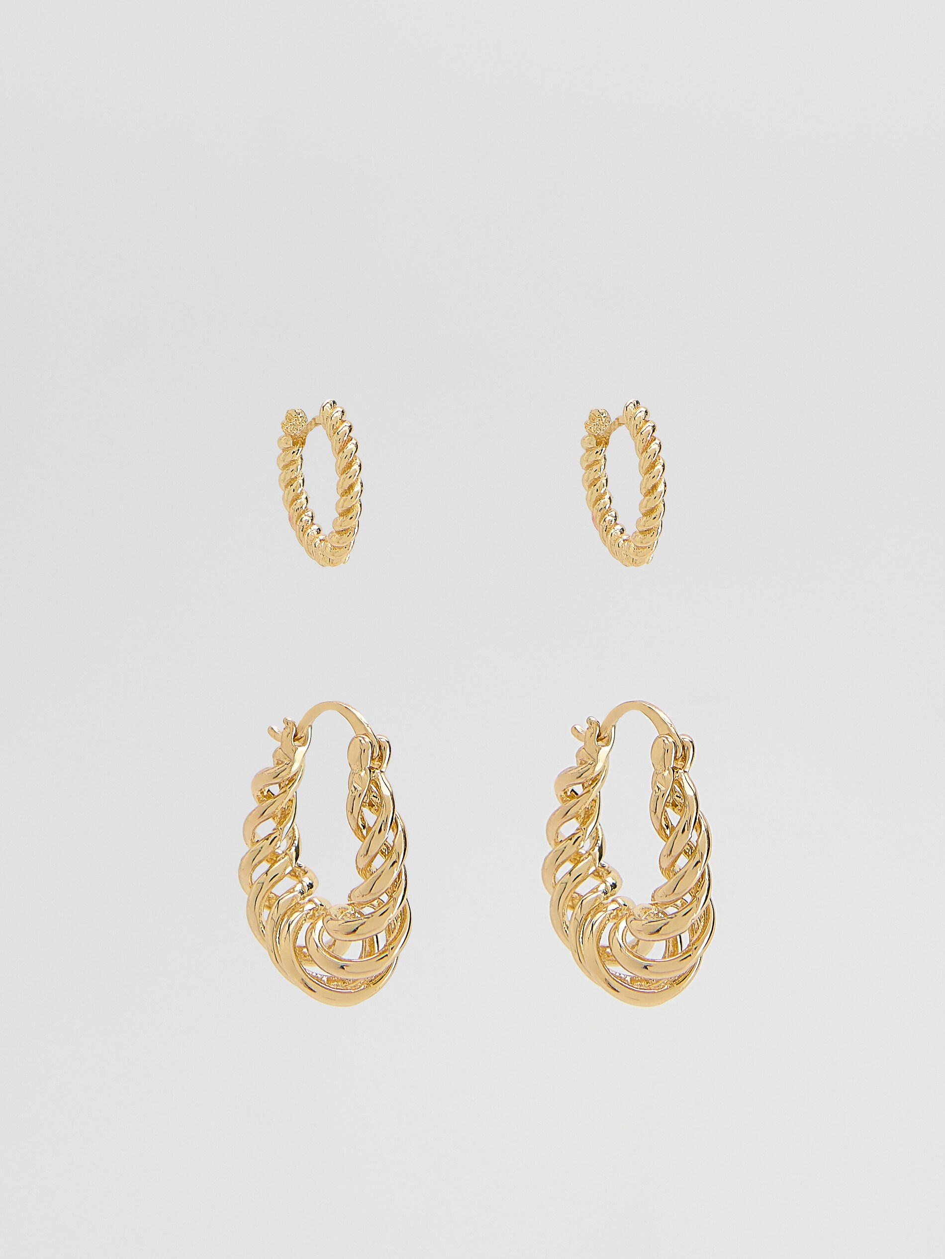 Reserved - Σετ στρογγυλών σκουλαρικιών φωτογραφία