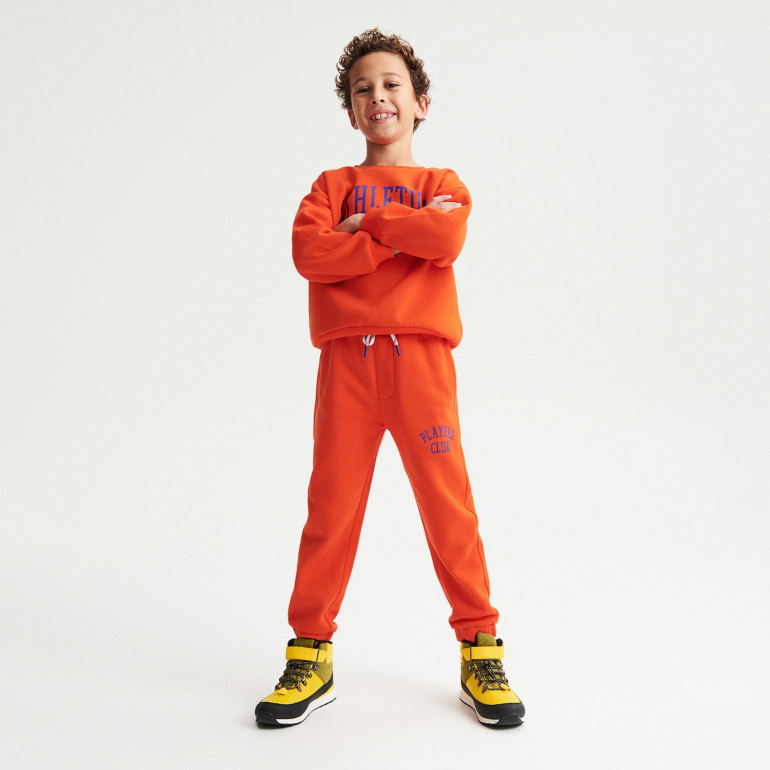 Reserved – Pantaloni sport oversized – Oranj Boy imagine noua gjx.ro