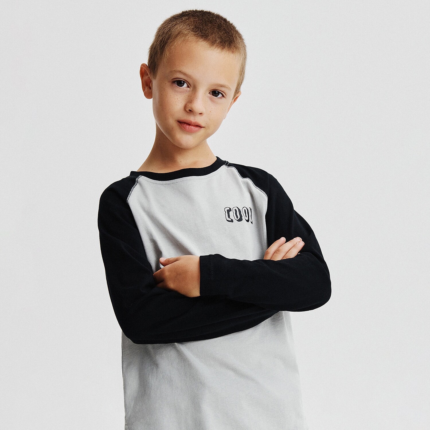 Reserved – Tricou cu mânecă lungă și imprimeu – Gri deschis Boy imagine noua 2022