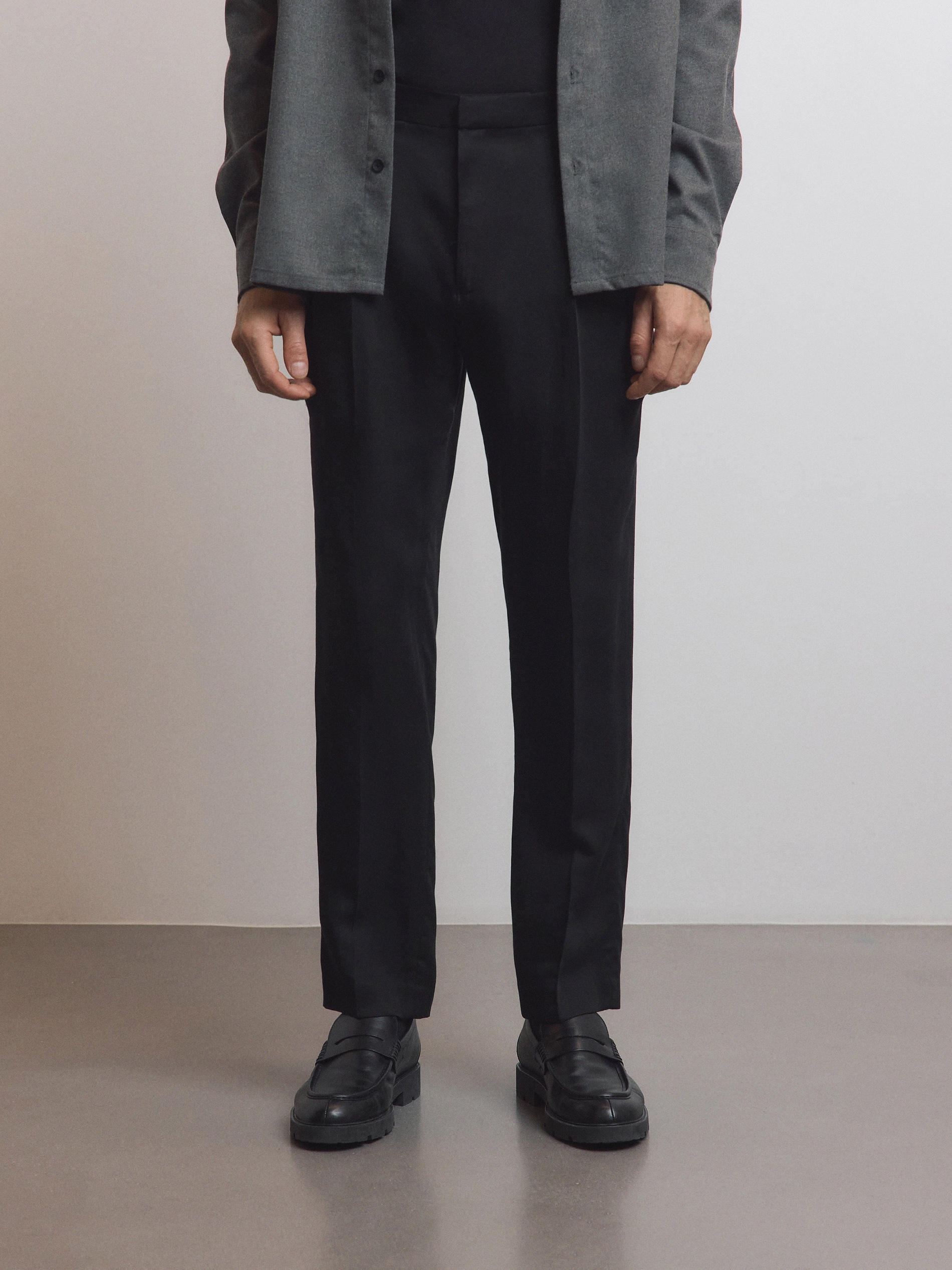 Reserved - Παντελόνι slim fit με πιέτες φωτογραφία