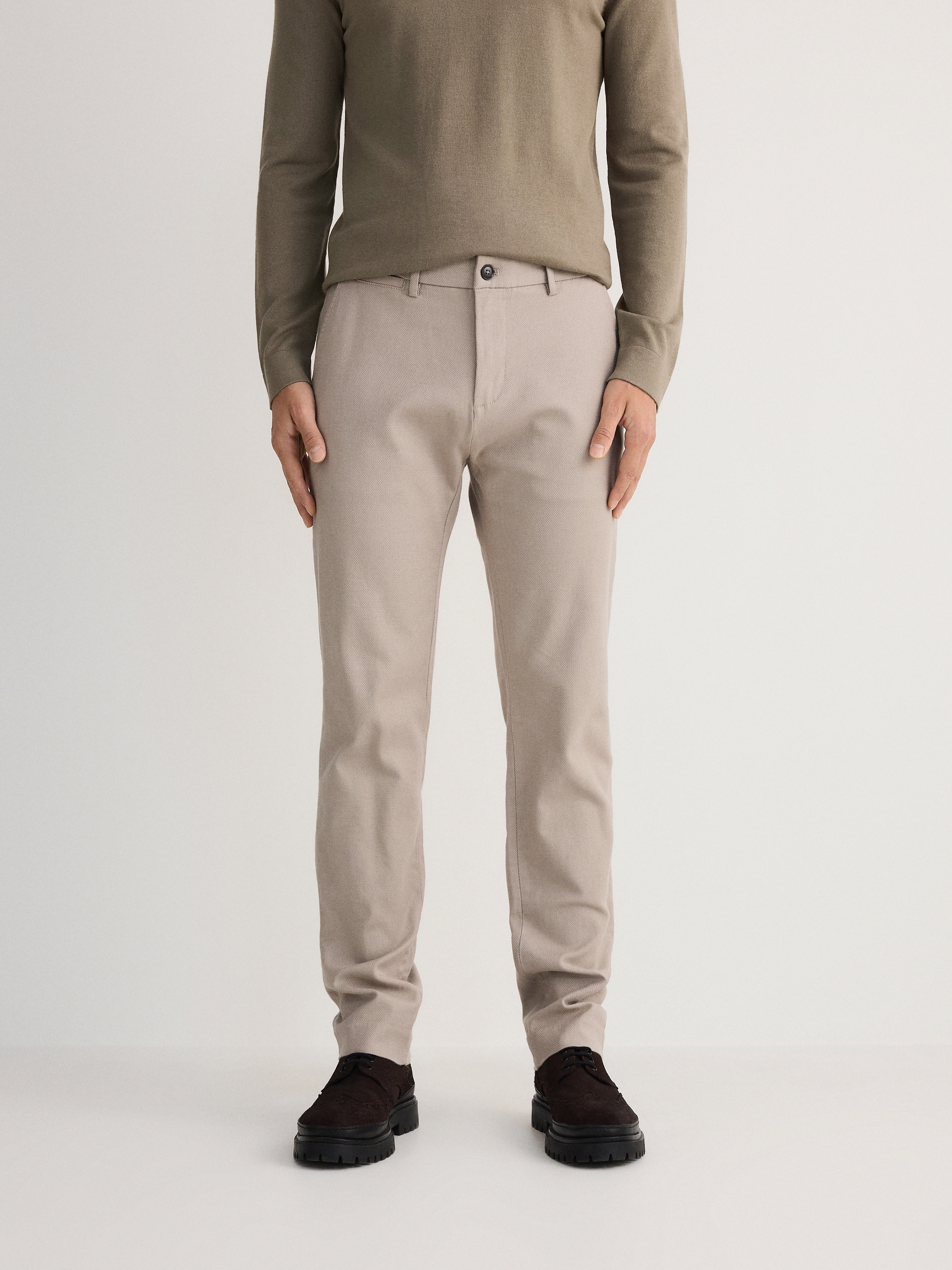 Reserved - Παντελόνι chino slim από βαμβακερό ύφασμα φωτογραφία