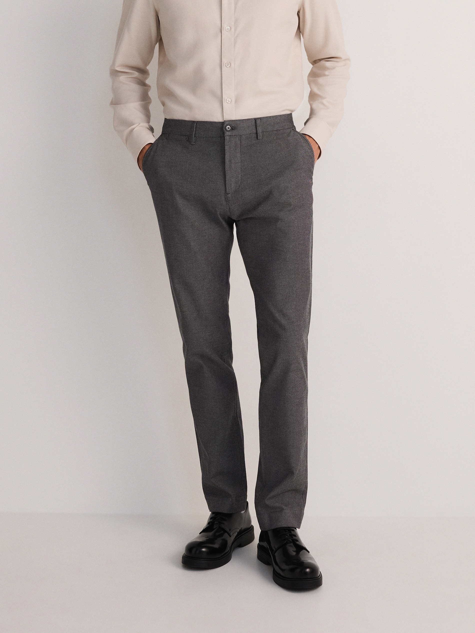 Reserved - Παντελόνι chino slim από βαμβακερό ύφασμα φωτογραφία