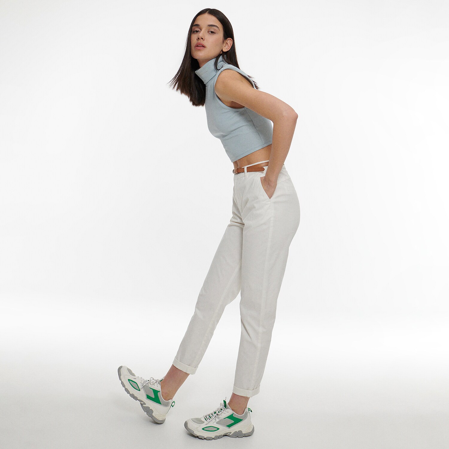 Reserved – Pantaloni chino cu curea – Ivory chino imagine noua 2022