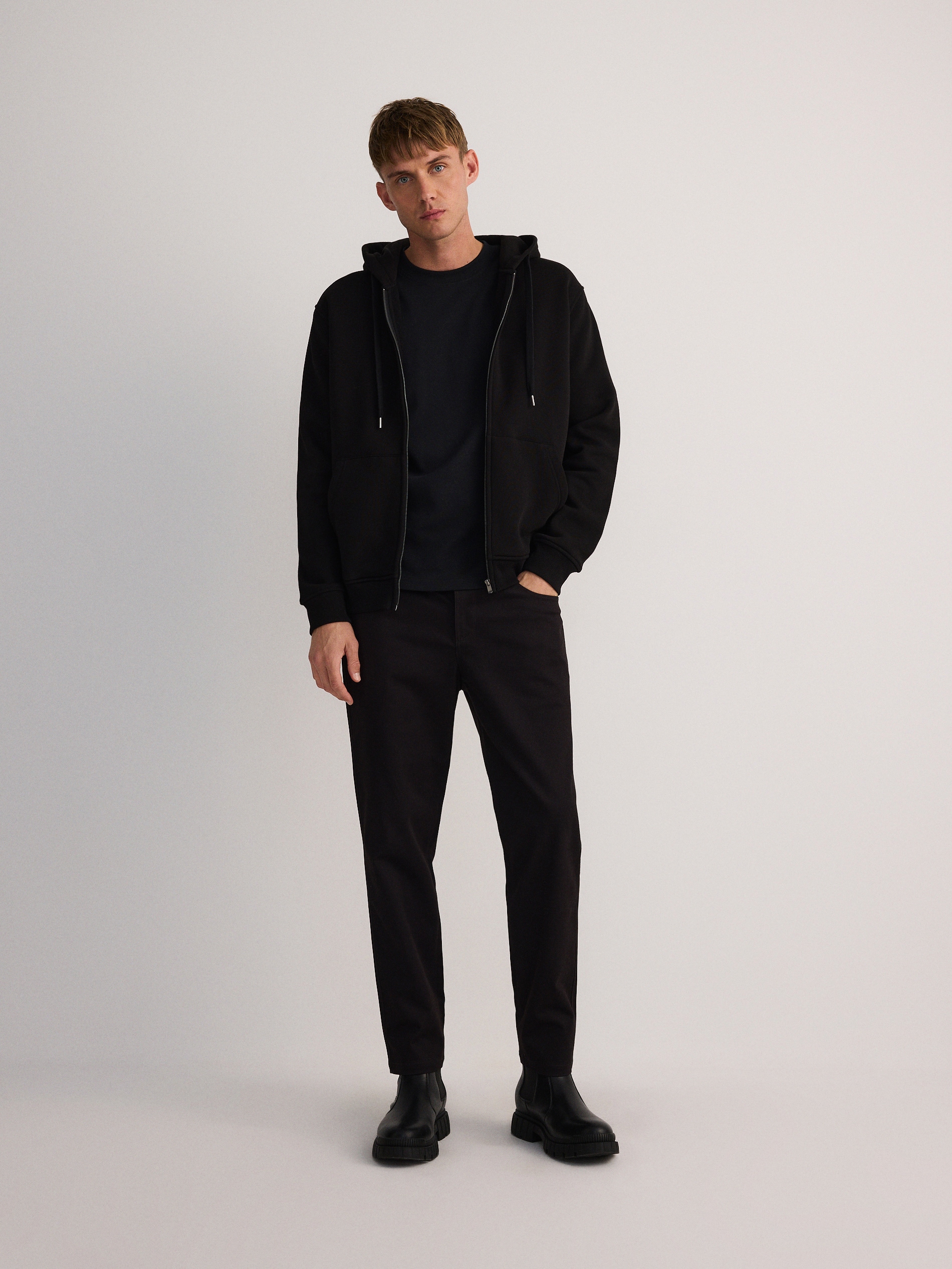 Reserved - Pantaloni slim fit in modal - nero