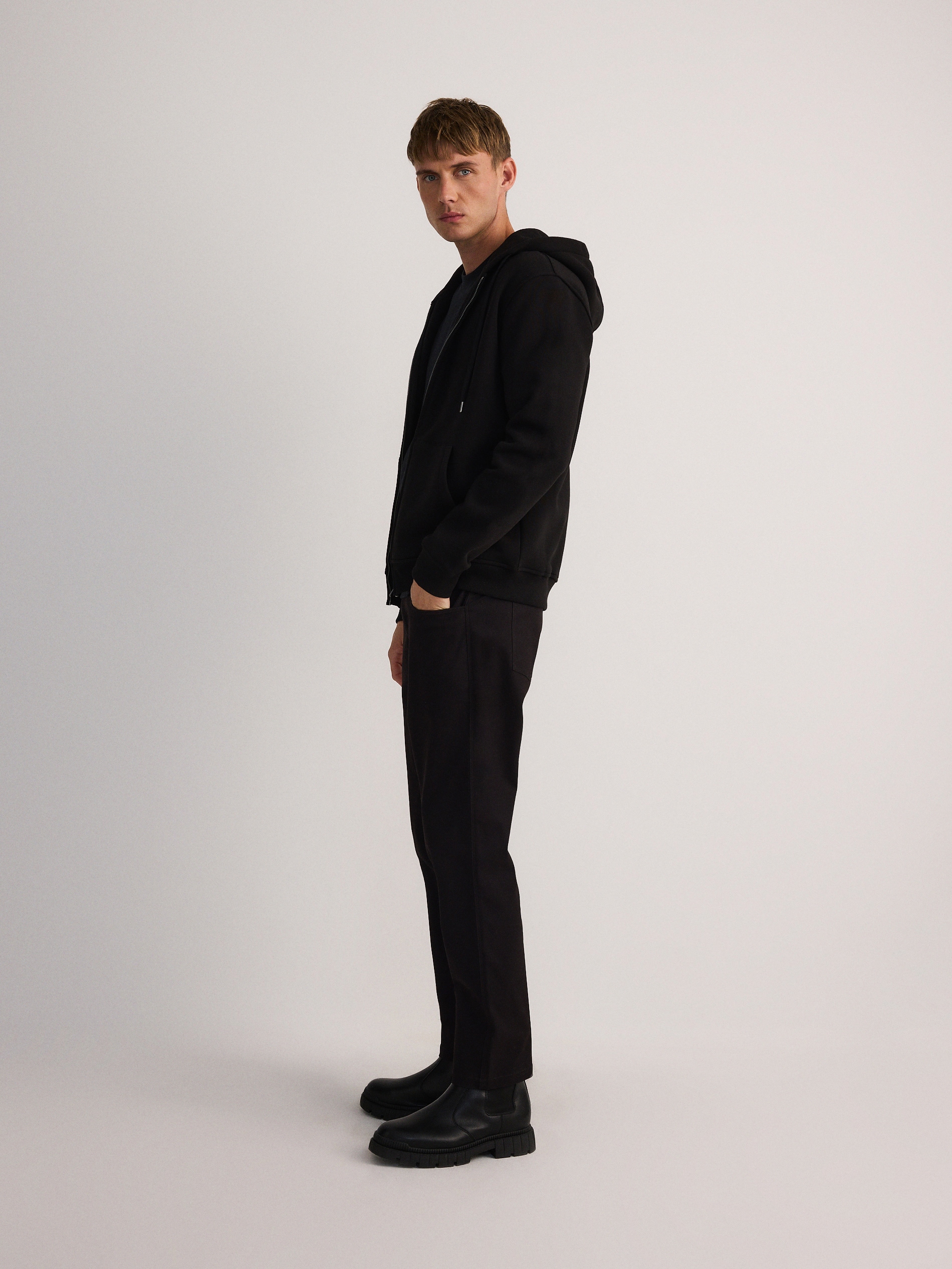 Reserved - Pantaloni slim fit in modal - nero