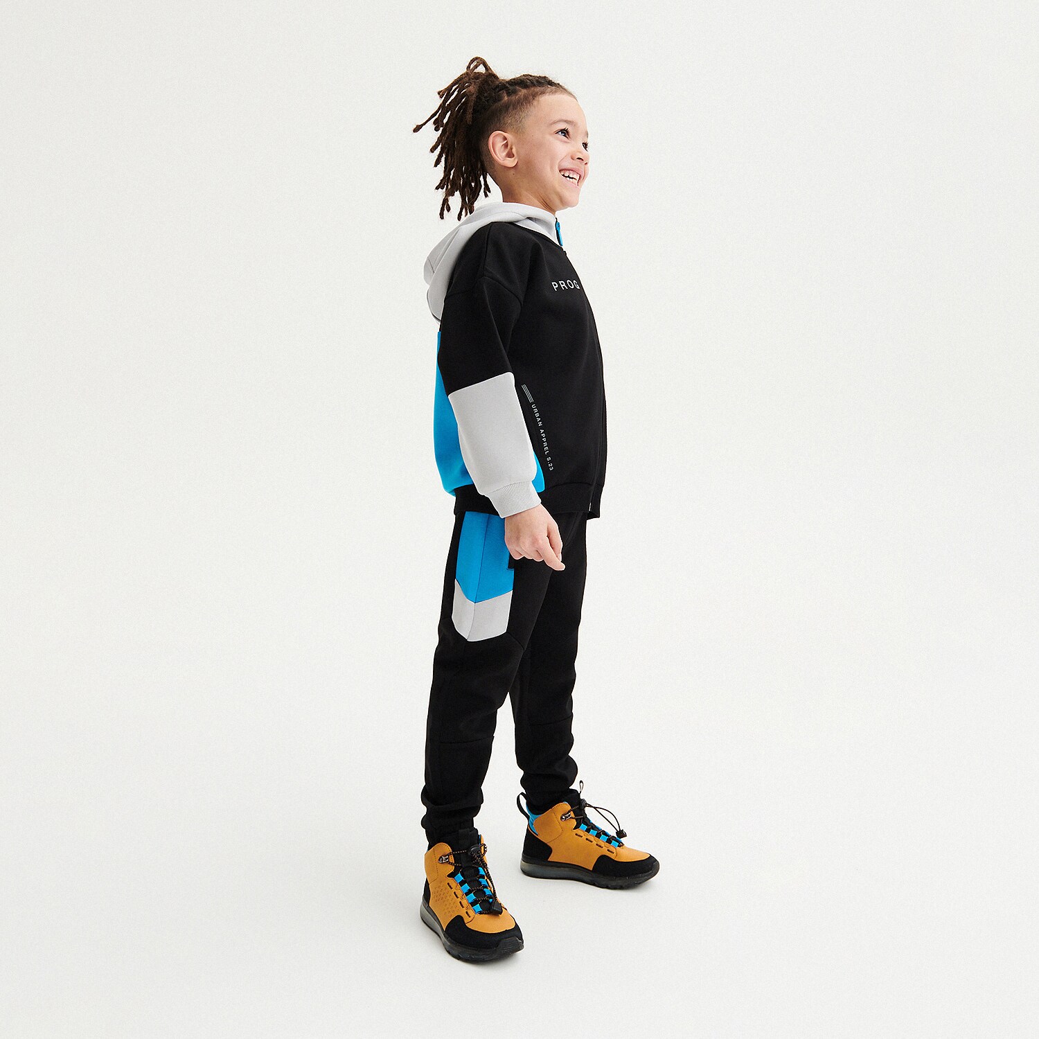 Reserved – Pantaloni sport din jerseu – Negru Boy imagine noua 2022