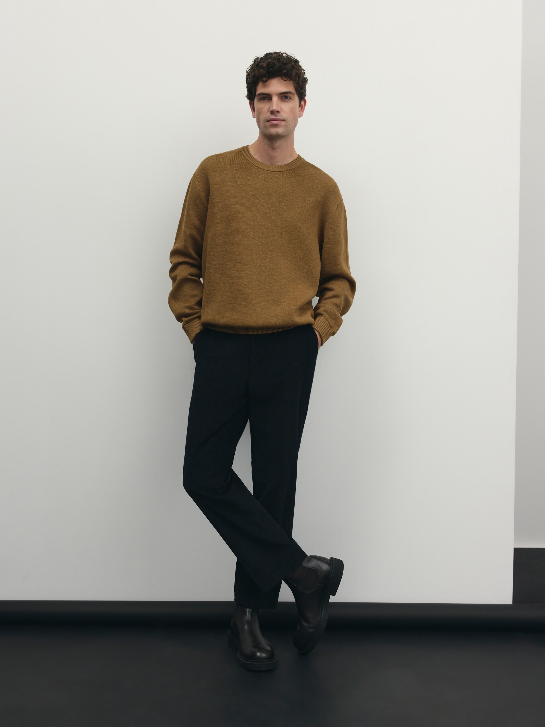 Reserved - Παντελόνι regular fit chino φωτογραφία