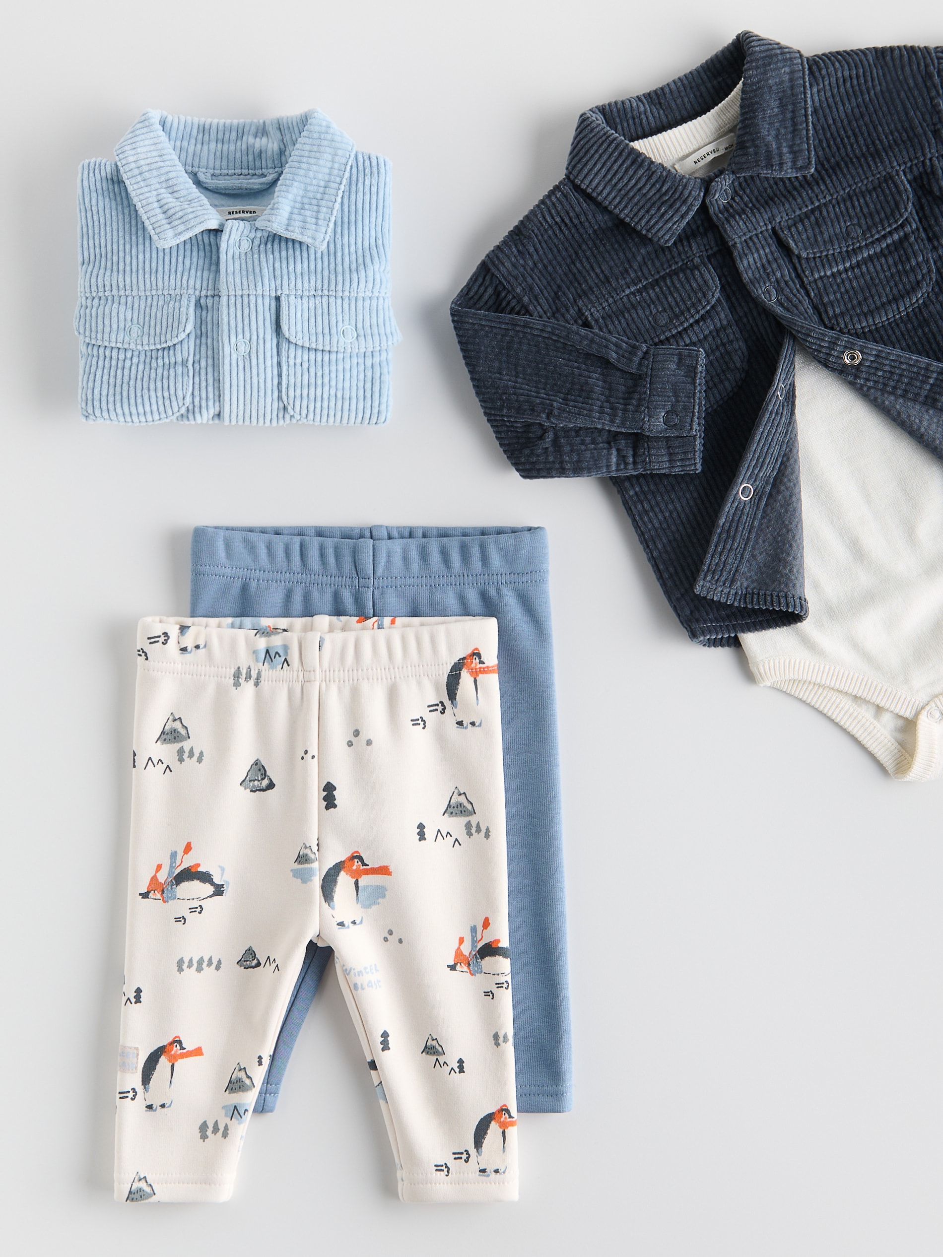 Reserved - Σετ με 2 παντελόνια από ανάγλυφο ύφασμα φωτογραφία