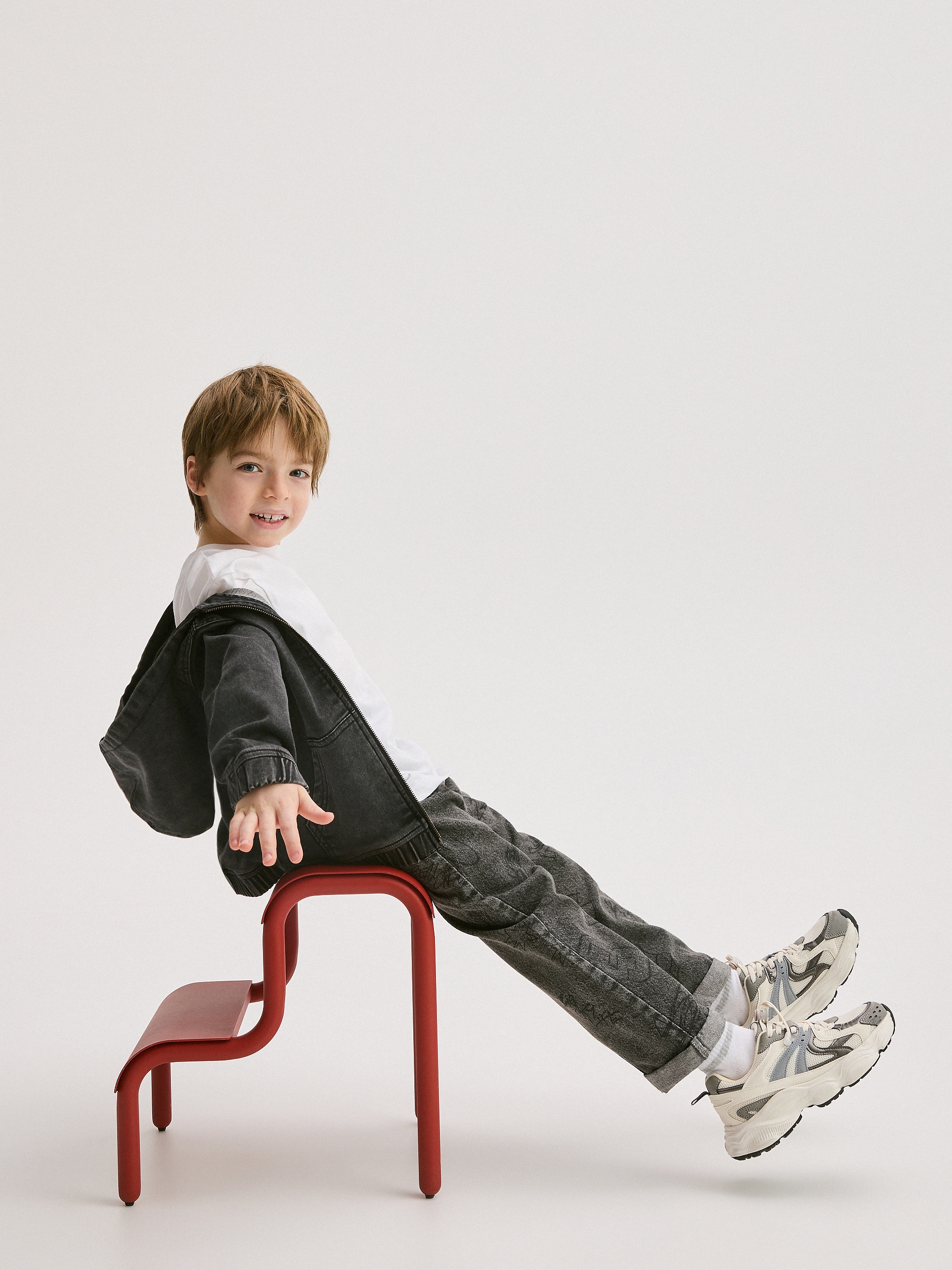 Reserved - BOYS` JEANS TROUSERS φωτογραφία