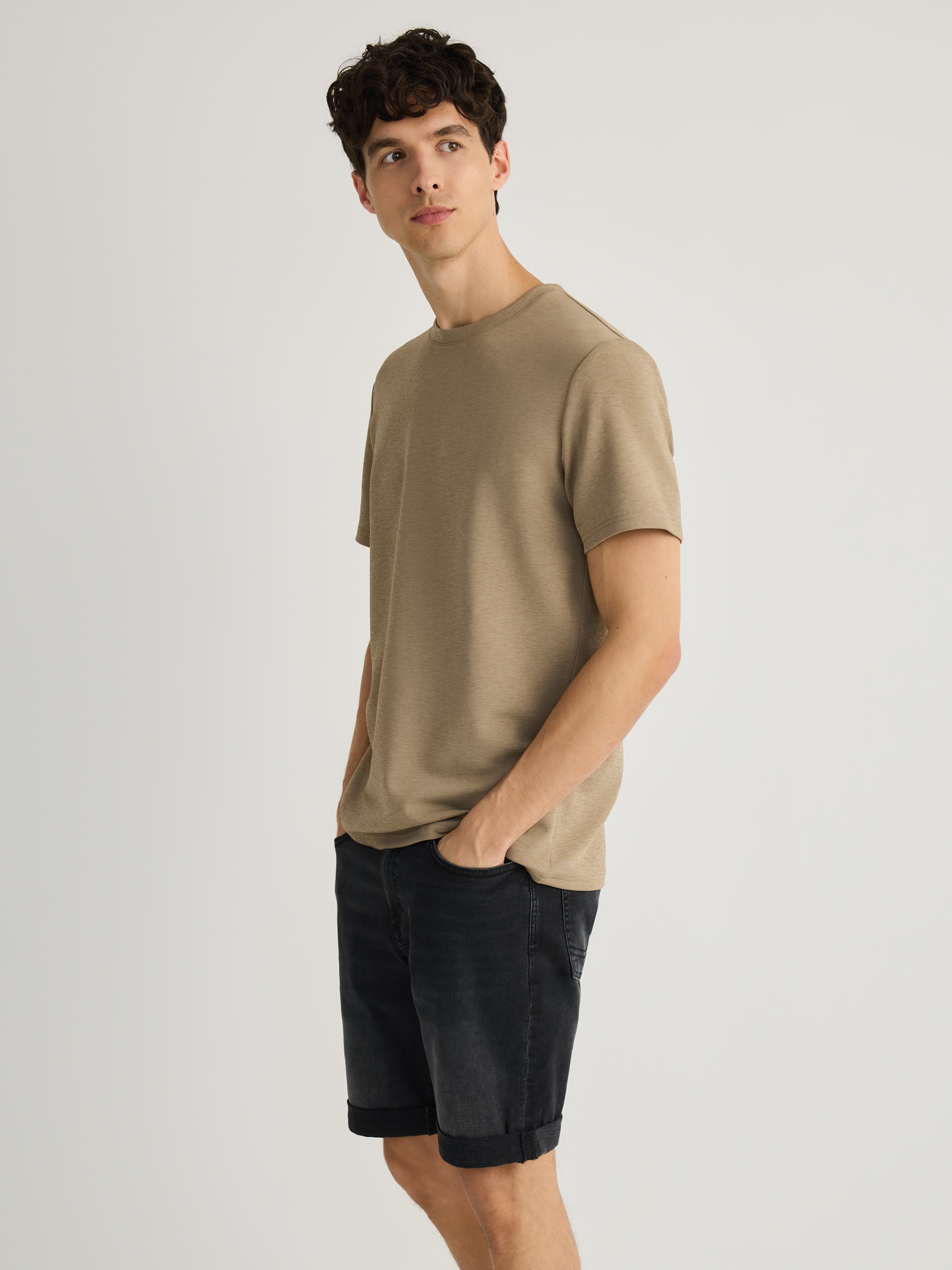 Reserved - Τζιν σορτς slim fit φωτογραφία