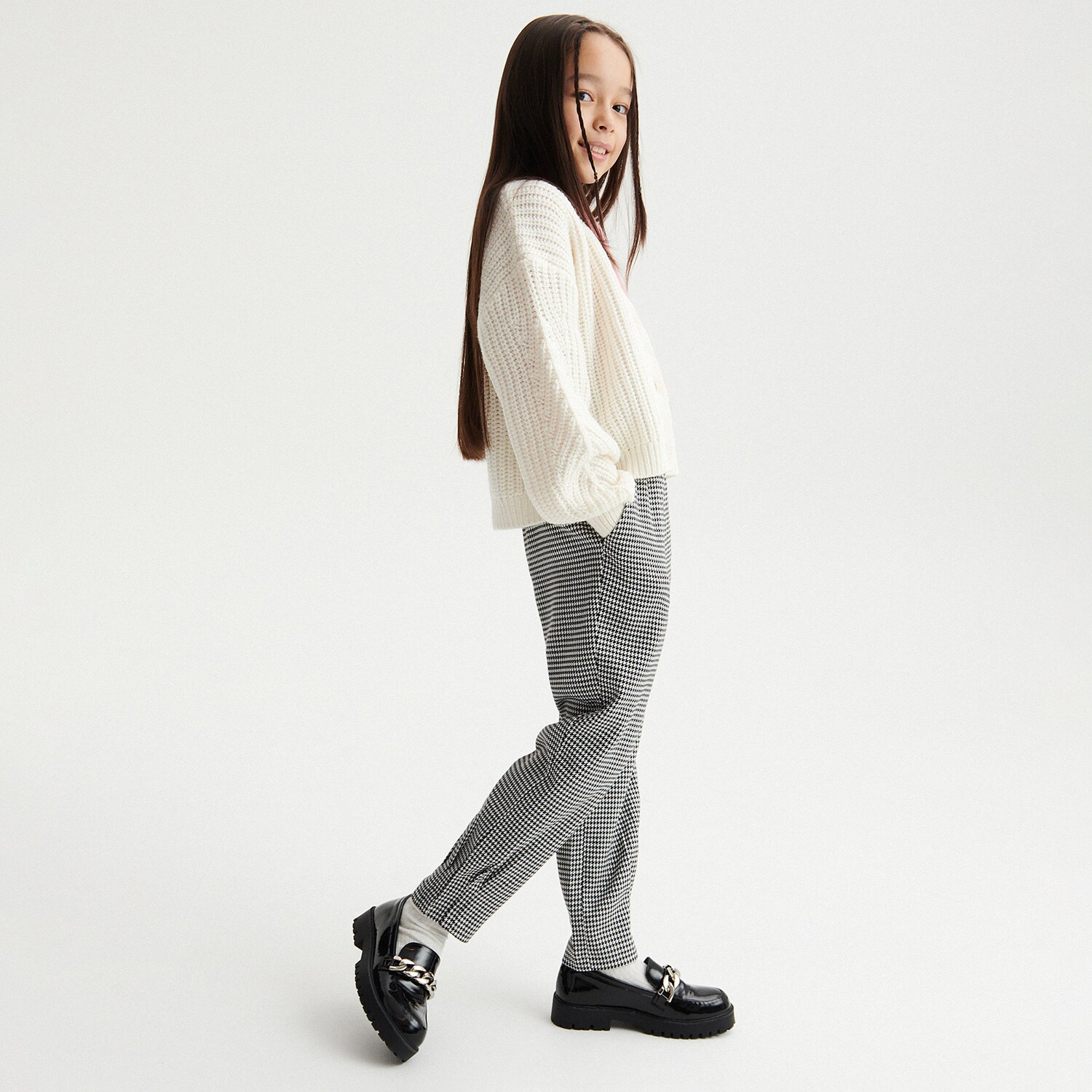 Reserved – Pantaloni cu imprimeu pepit – Negru Girl imagine noua 2022