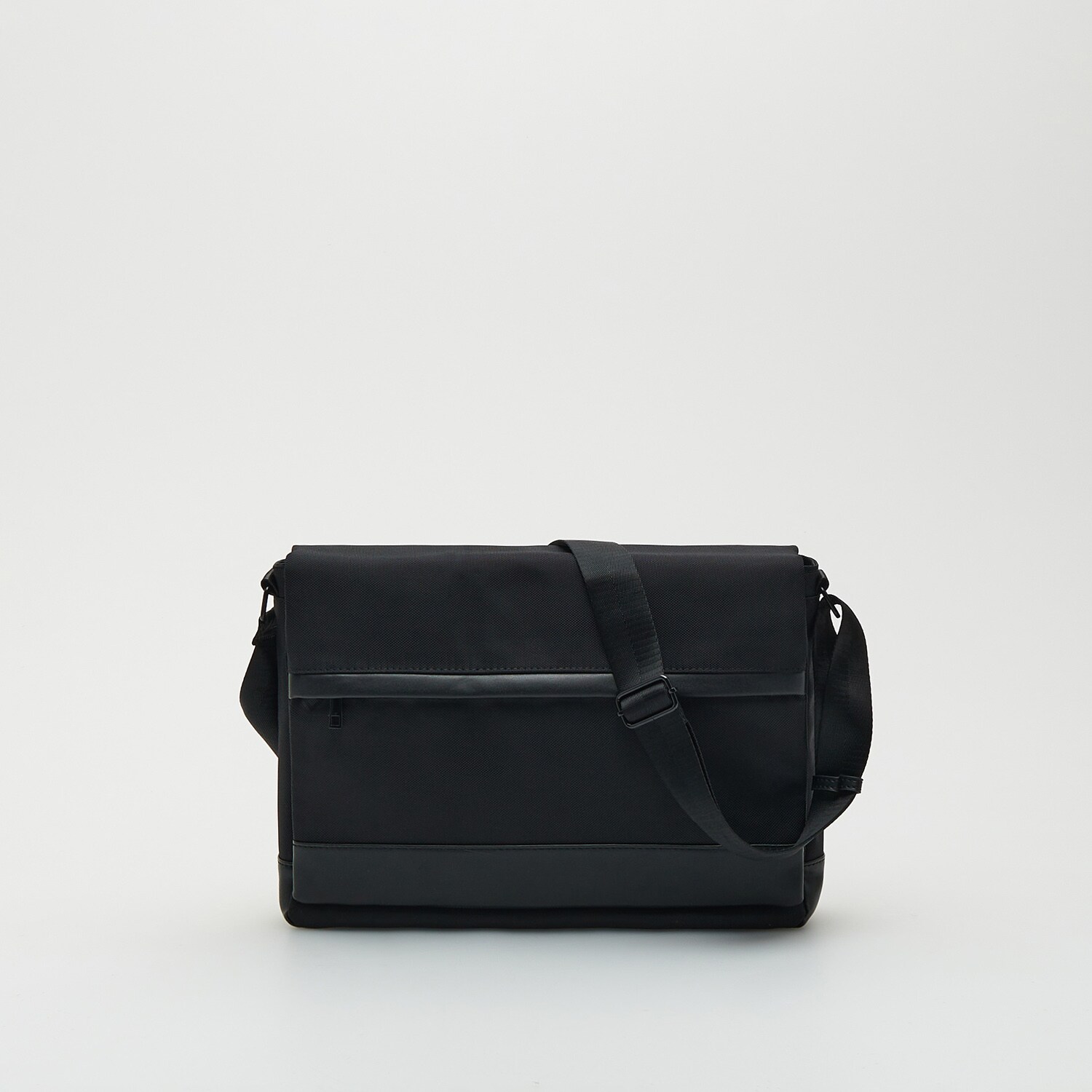 Reserved – Husă pentru laptop – Negru accessories imagine noua 2022