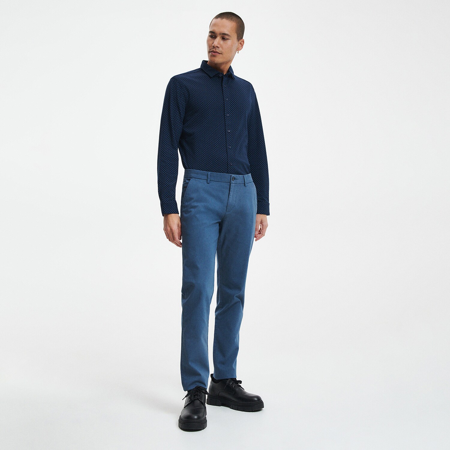 Reserved – Pantaloni chino slim, cu conținut ridicat de bumbac – Albastru imagine noua 2022