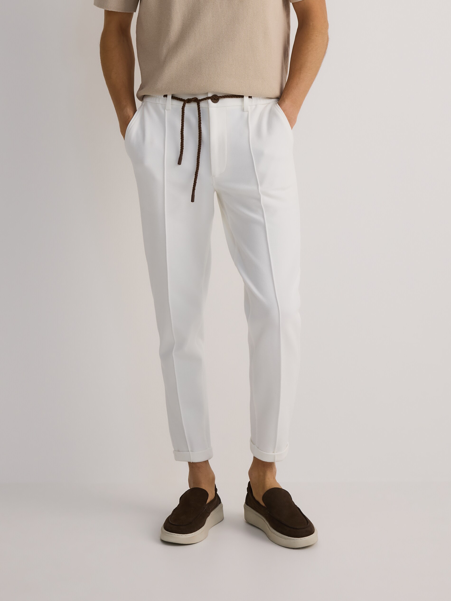 Reserved - Παντελόνι chino slim φωτογραφία