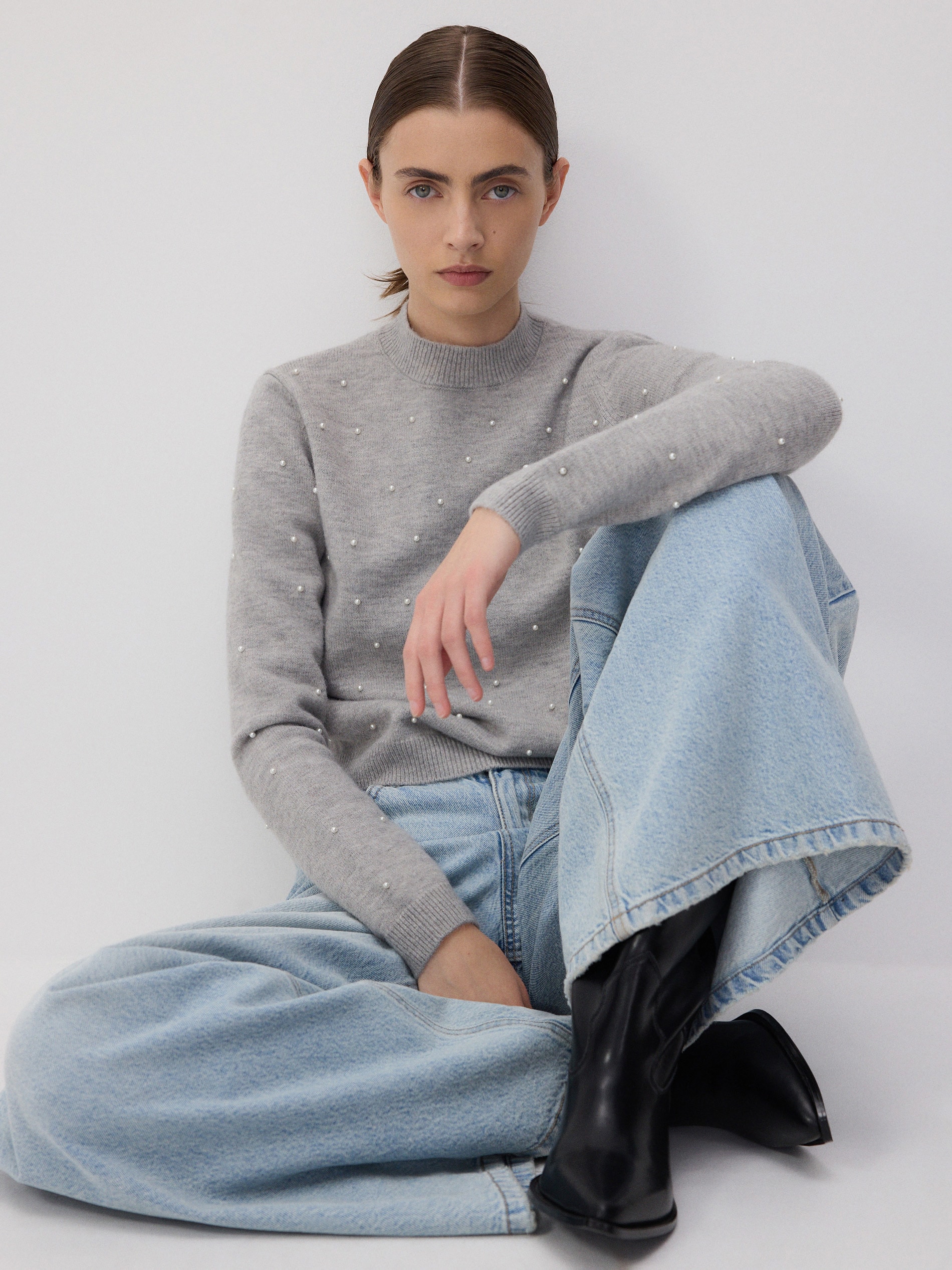 Reserved - Jersey adornado con perlas - gris claro