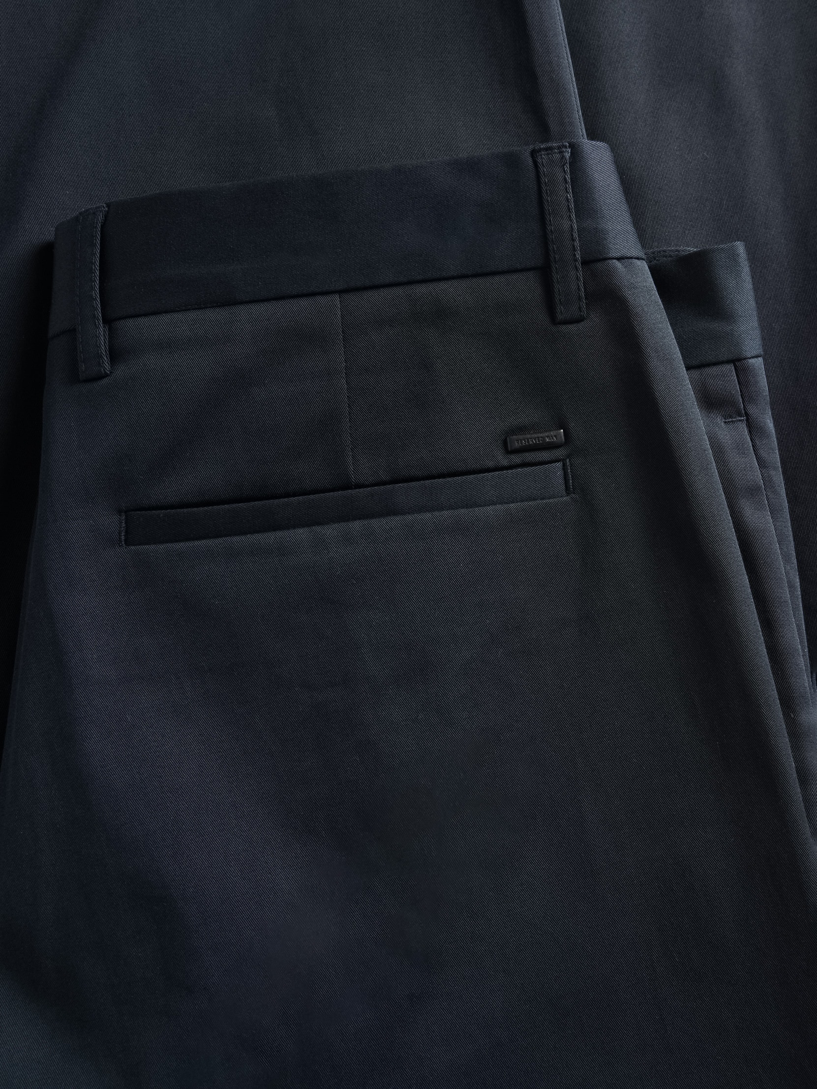 Reserved - Spodnie chino leisure fit - granatowy