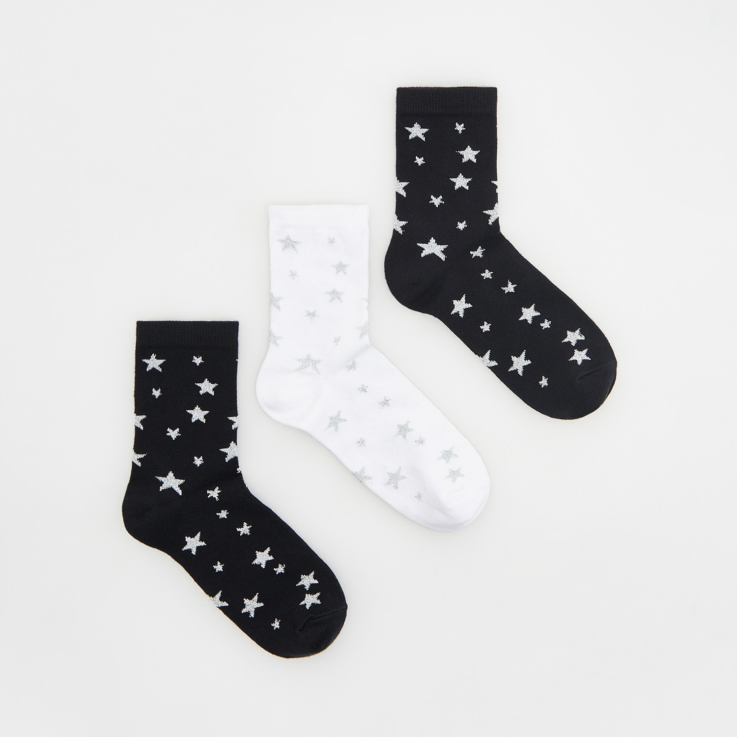 E-shop Reserved - Súprava 3 bavlnených ponožiek so vzorom s motívom hviezdičiek - Čierna