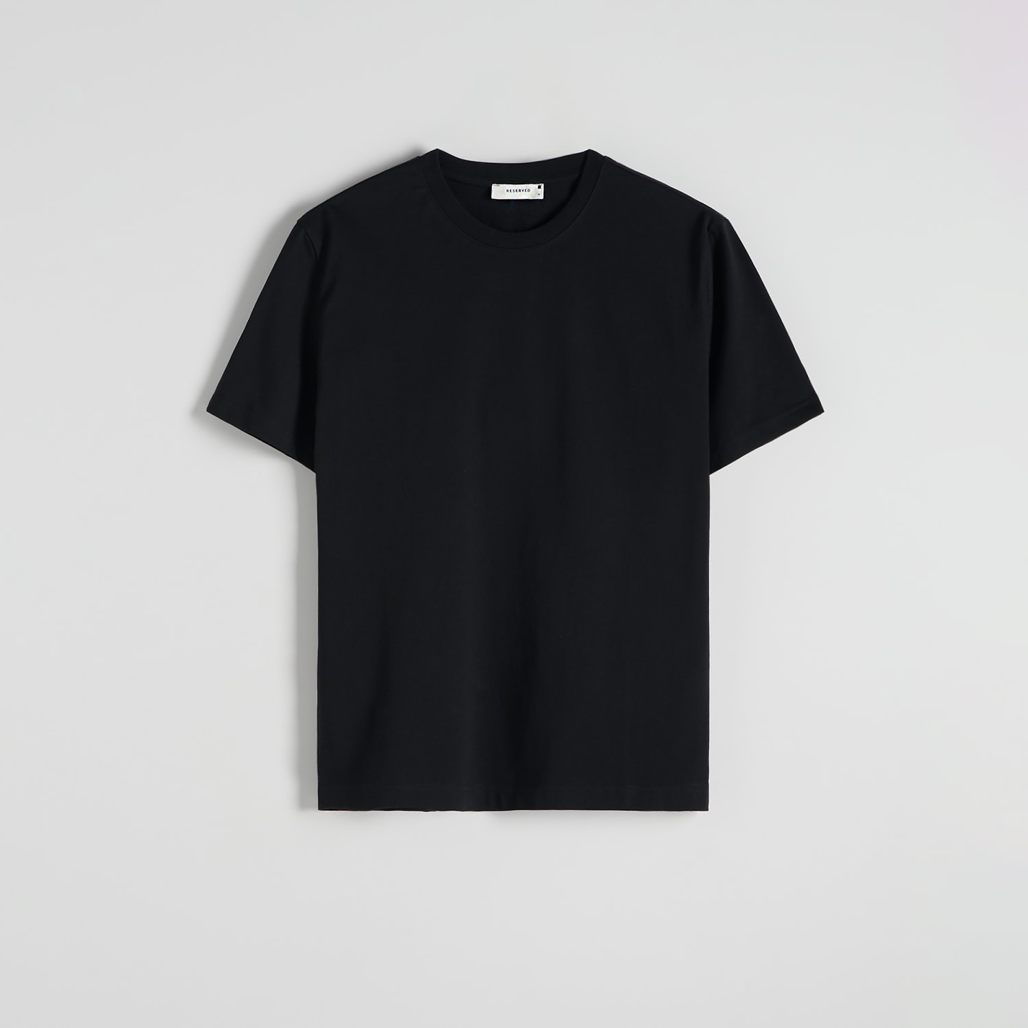 Levně Reserved - Bavlněné tričko střihu regular - Černý