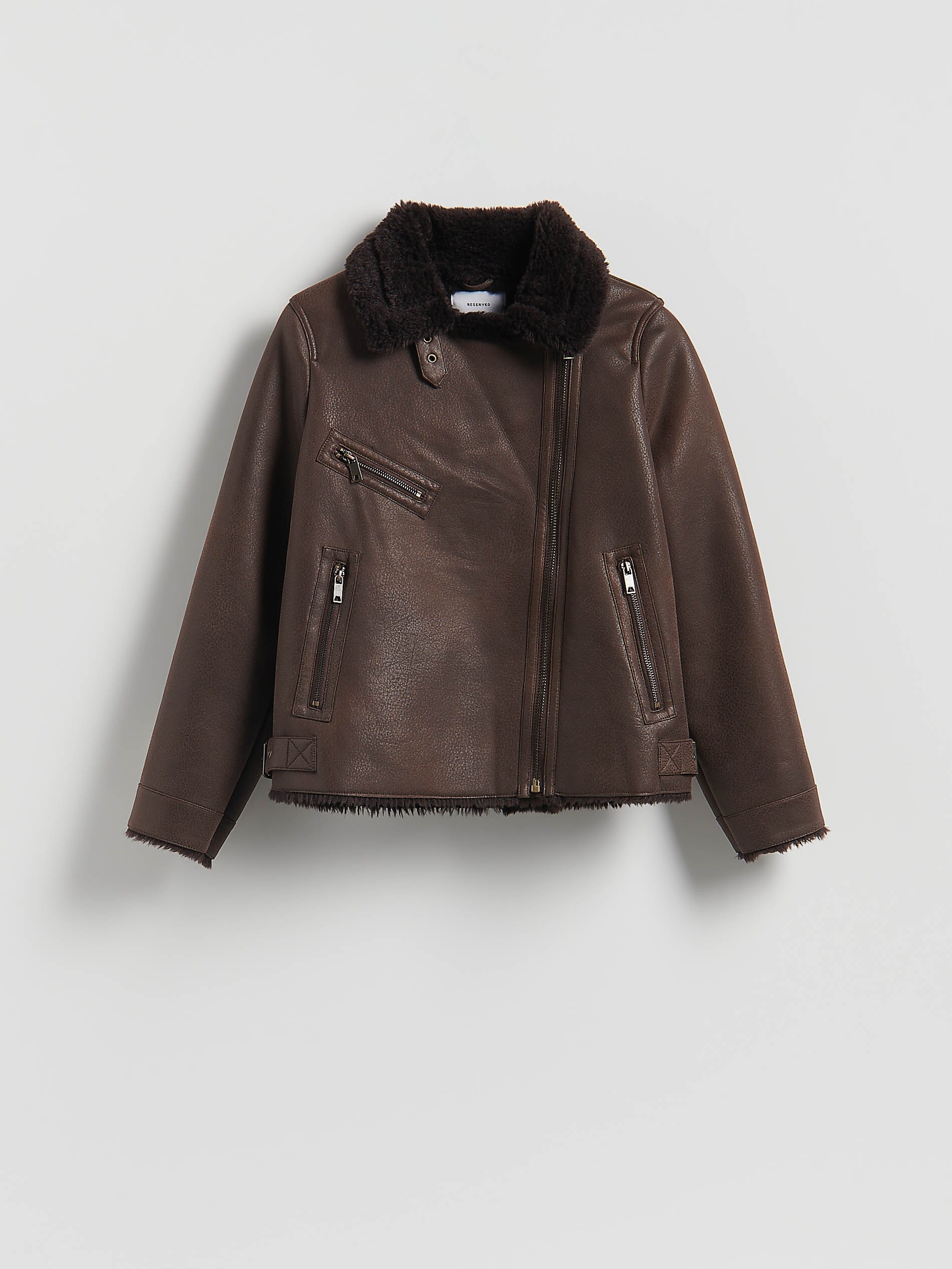 Reserved - Παλτό από δερματίνη με φινίρισμα από συνθετική γούνα προβάτου φωτογραφία