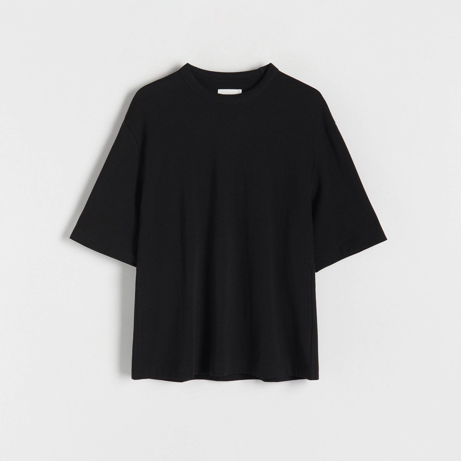 E-shop Reserved - Bavlnené tričko - Čierna