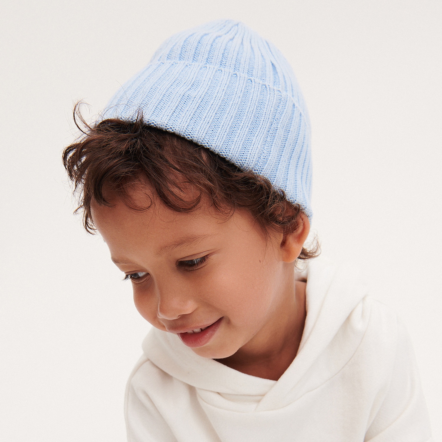 E-shop Reserved - Bavlnená čiapka beanie z prúžkovaného úpletu - Modrá