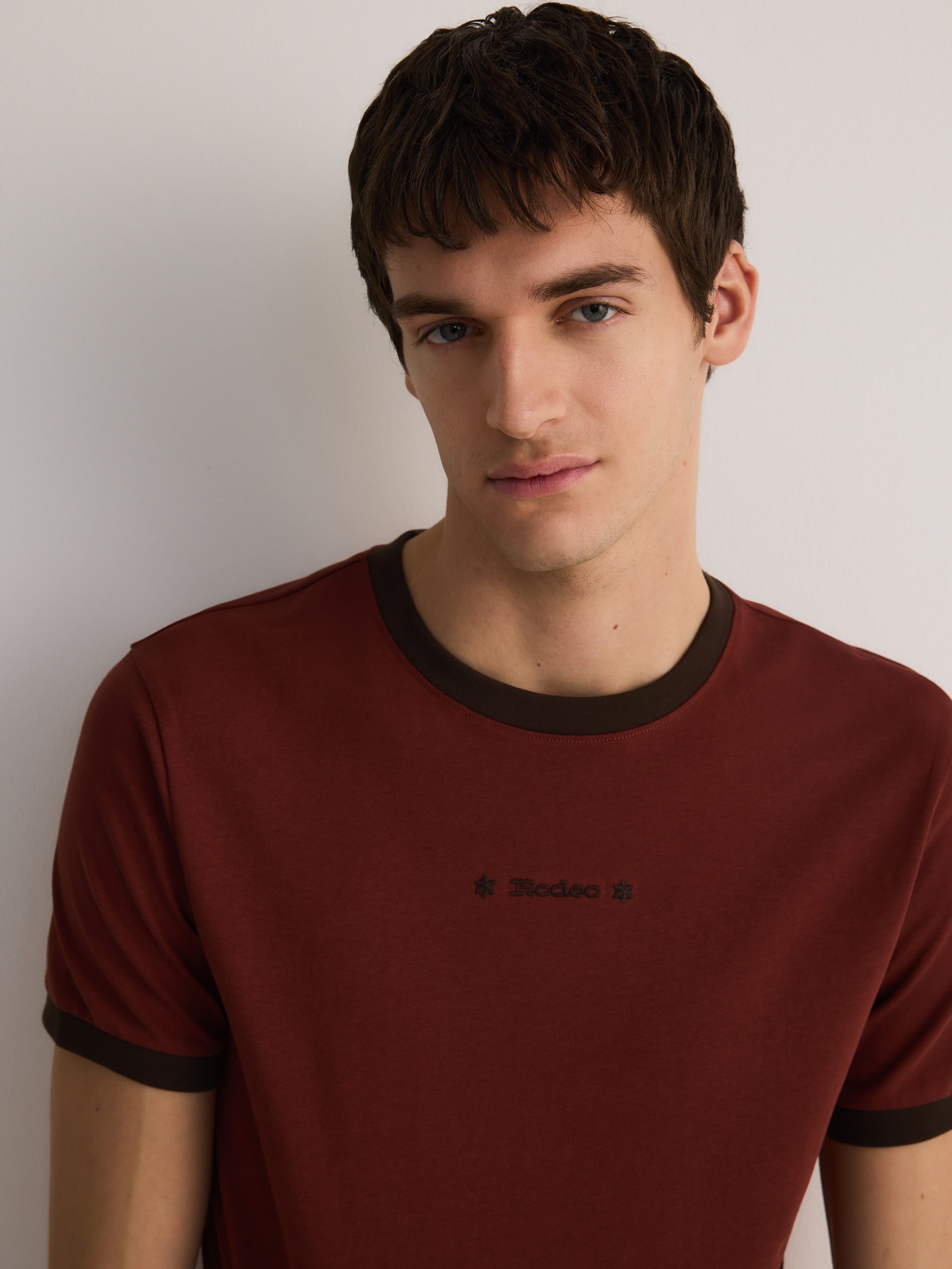 Reserved - Πουκάμισο slim fit με κεντημένη λεπτομέρεια φωτογραφία