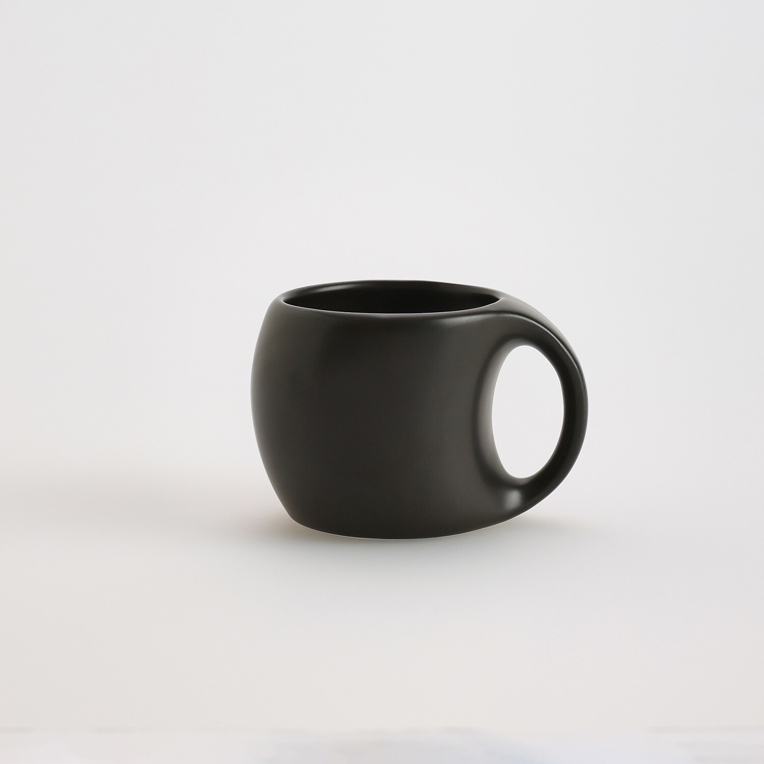 Reserved – Cană din ceramică – Negru cana imagine noua 2022