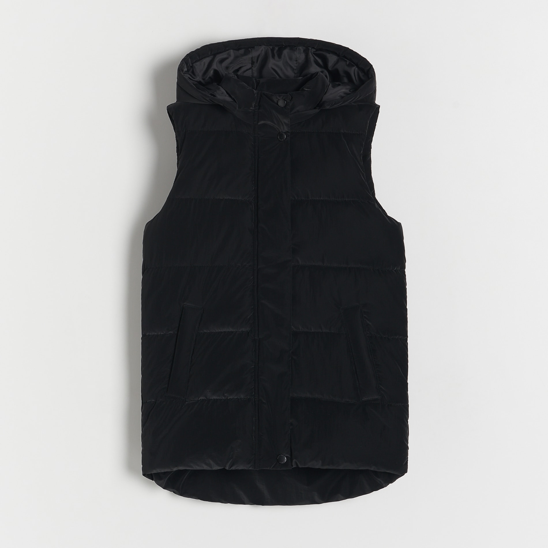 Levně Reserved - Prošívaná vesta s kapucí - Černý