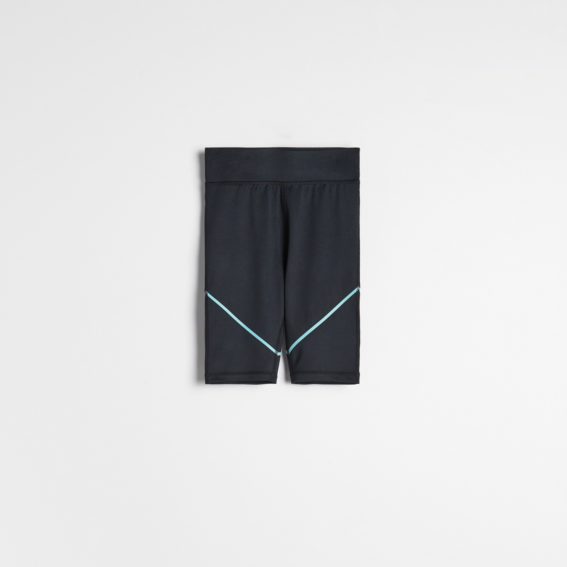 Reserved – Pantaloni scurți sport cu dungi contrastante – Negru contrastante imagine noua 2022