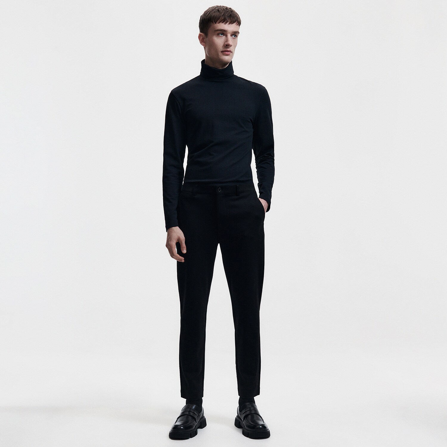 Reserved – Pantaloni chino cu adaos de viscoză – Negru adaos imagine noua 2022