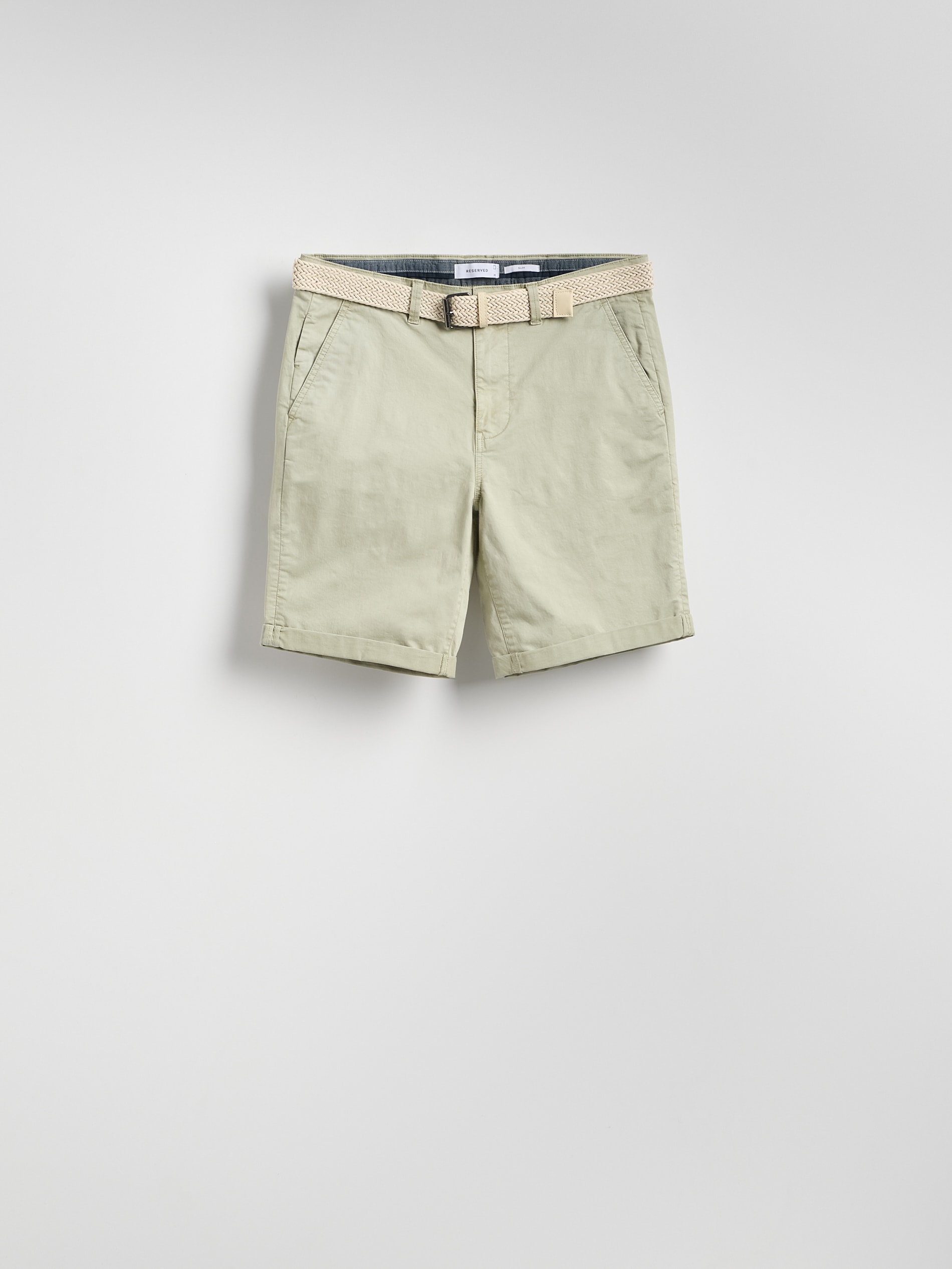Reserved - Pantalón slim fit corto - verde pálido