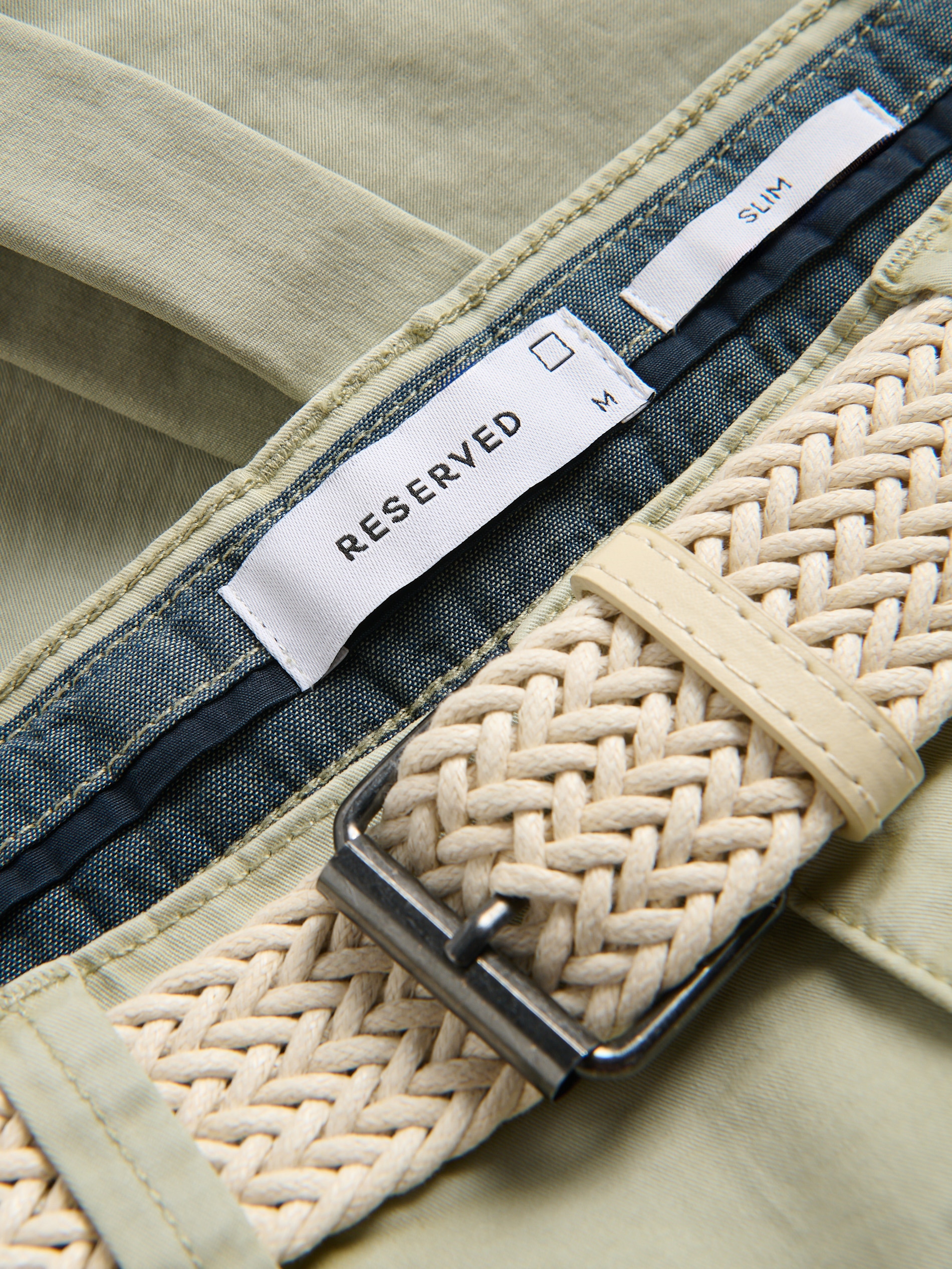 Reserved - Pantalón slim fit corto - verde pálido