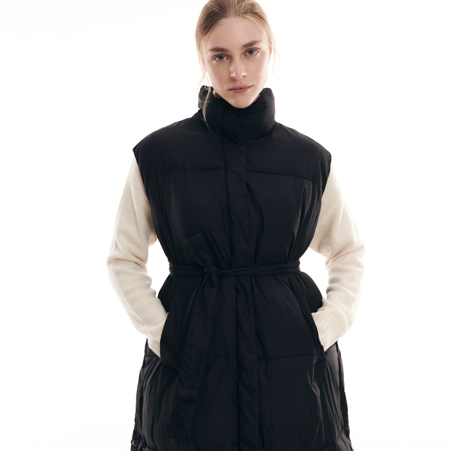 Reserved – Vestă matlasată cu cordon în talie – Negru clothes imagine noua 2022
