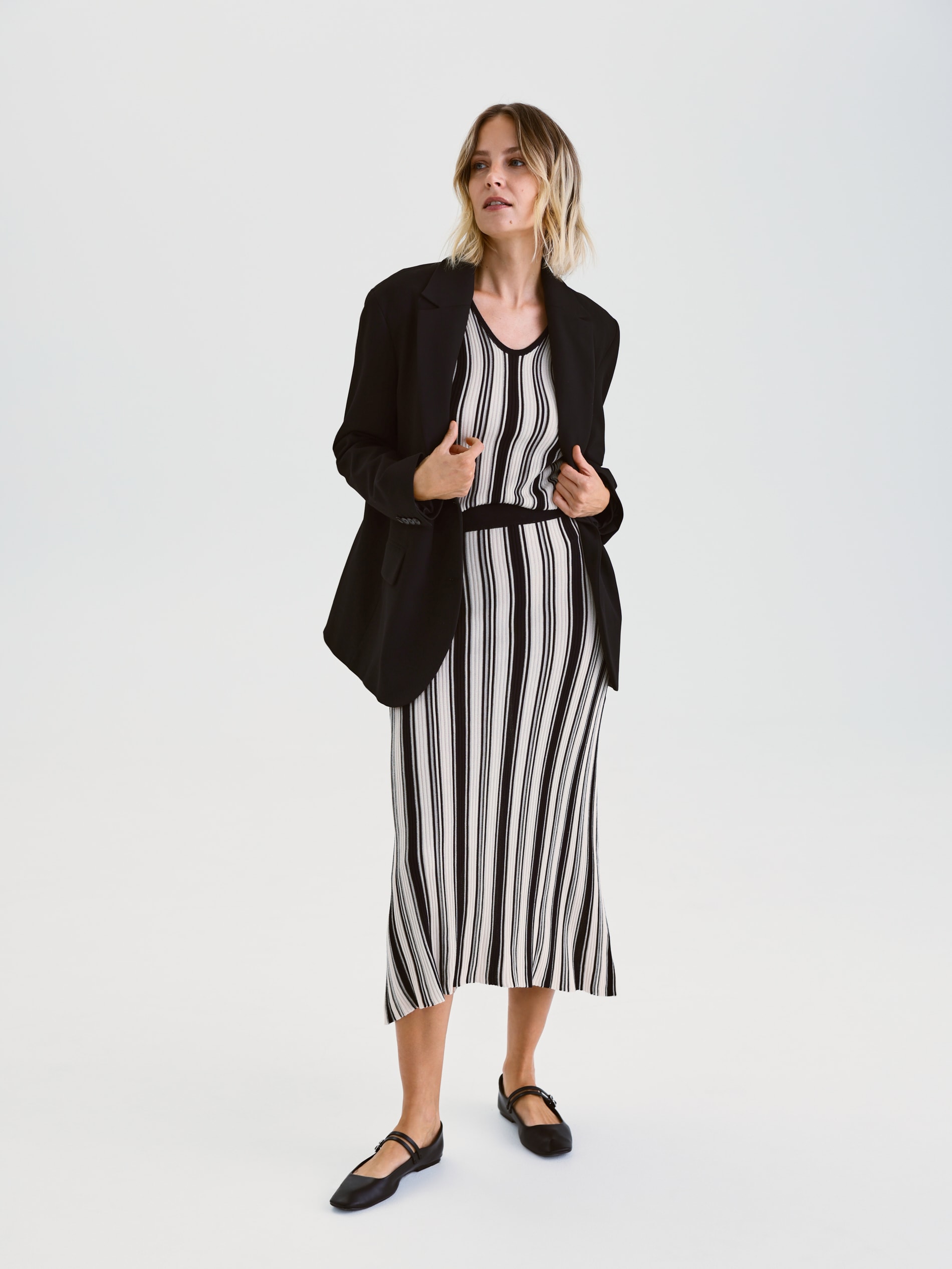 Reserved - LADIES` SKIRT φωτογραφία